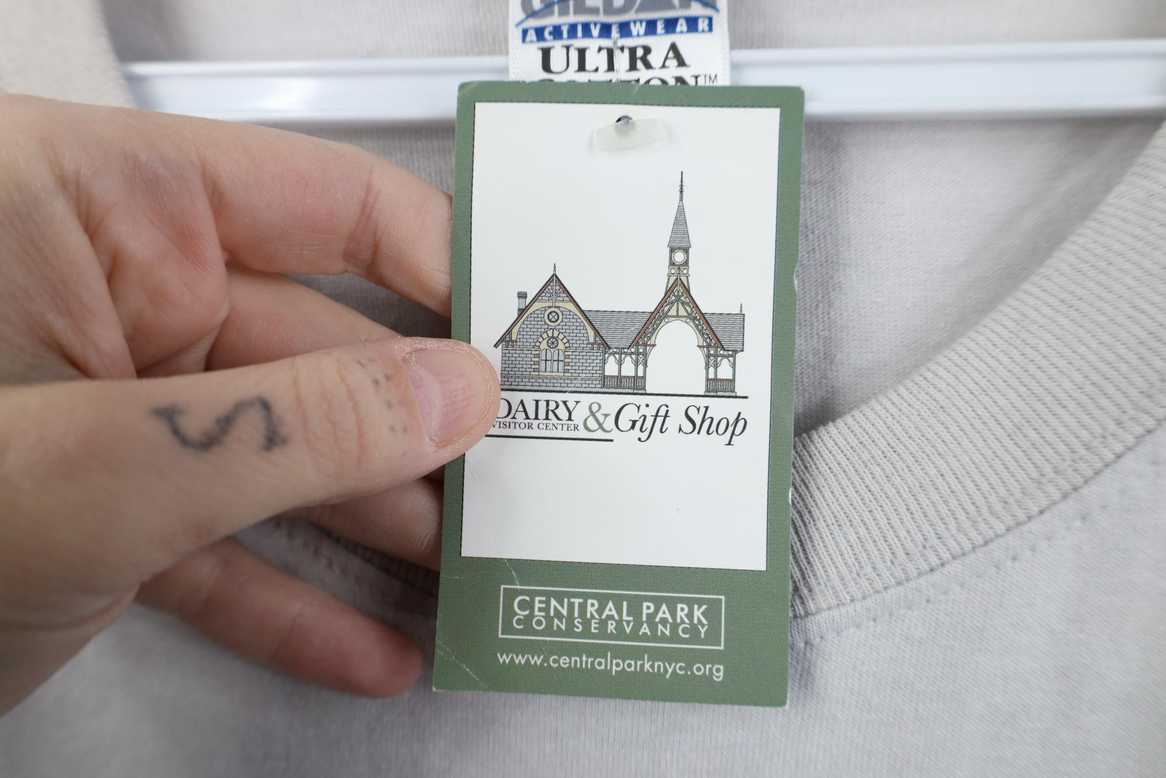 Vintage Deadstock Vintage International Garden of Peace T-Shirt Size US XXL / EU 58 / 5 - 7 Thumbnail
