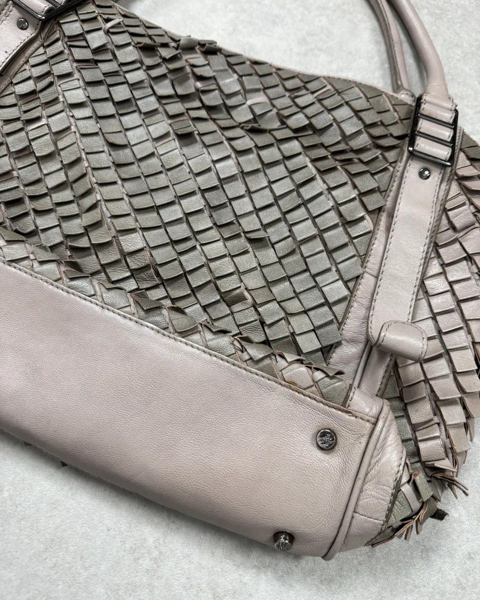 Burberry Burberry Grey Leather Textured Handle Bag Size ONE SIZE - 8 Thumbnail