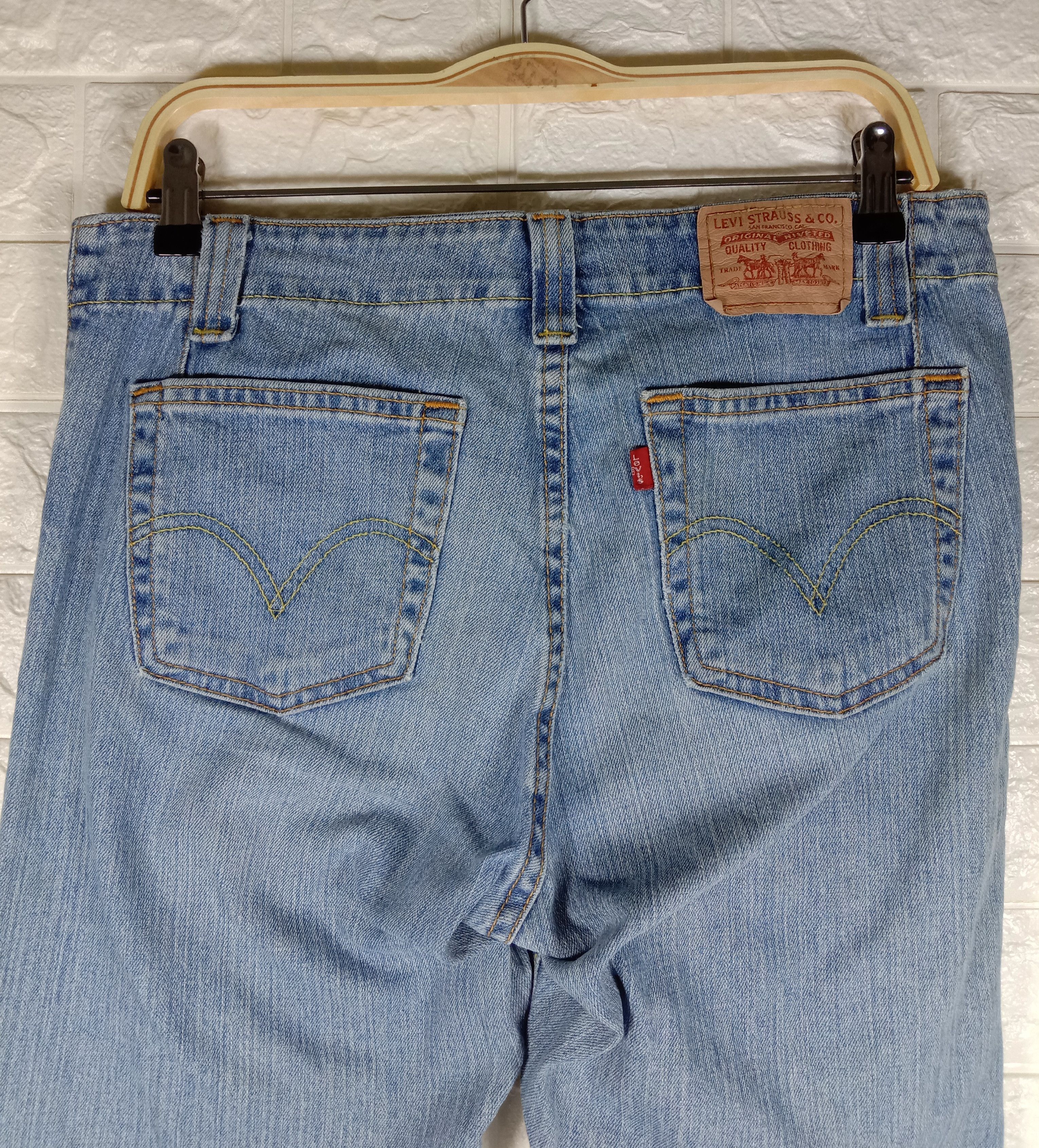 Levi's Vintage Levi’s 525 Flare Jeans Light Wash Distressed Denim Size 33" - 6 Thumbnail