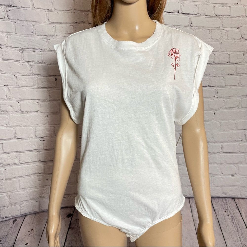Free People NWT New $78 Free People Go-To Graphic White Bodysuit Size M Size M / US 6-8 / IT 42-44 - 4 Thumbnail