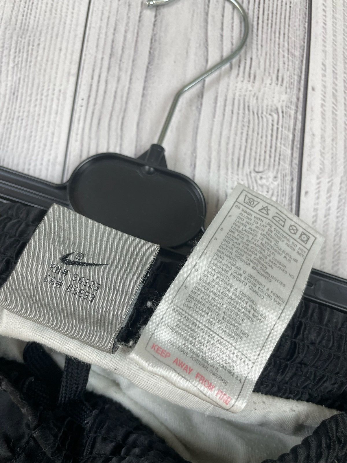 Nike Vintage Nike nylon shorts size L black Size US 34 / EU 50 - 7 Thumbnail