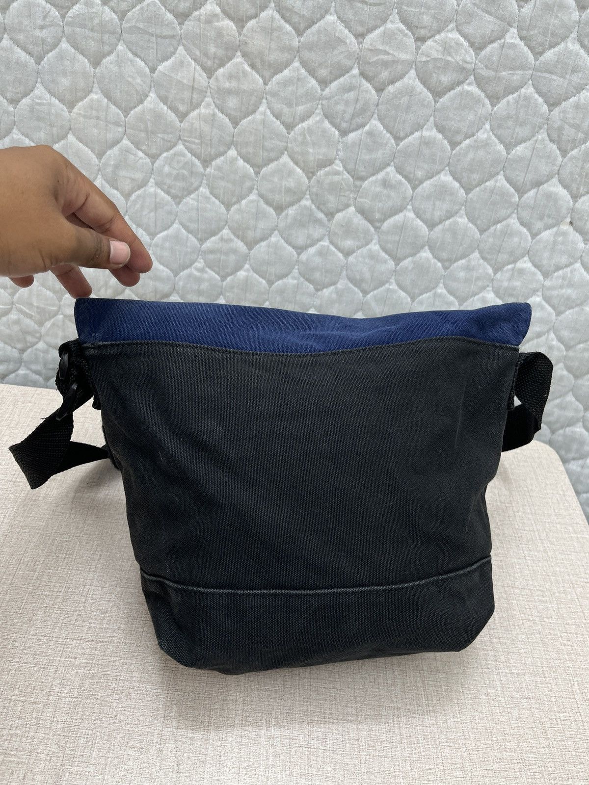 BEAMS GOTHAM CITY SLING BAG