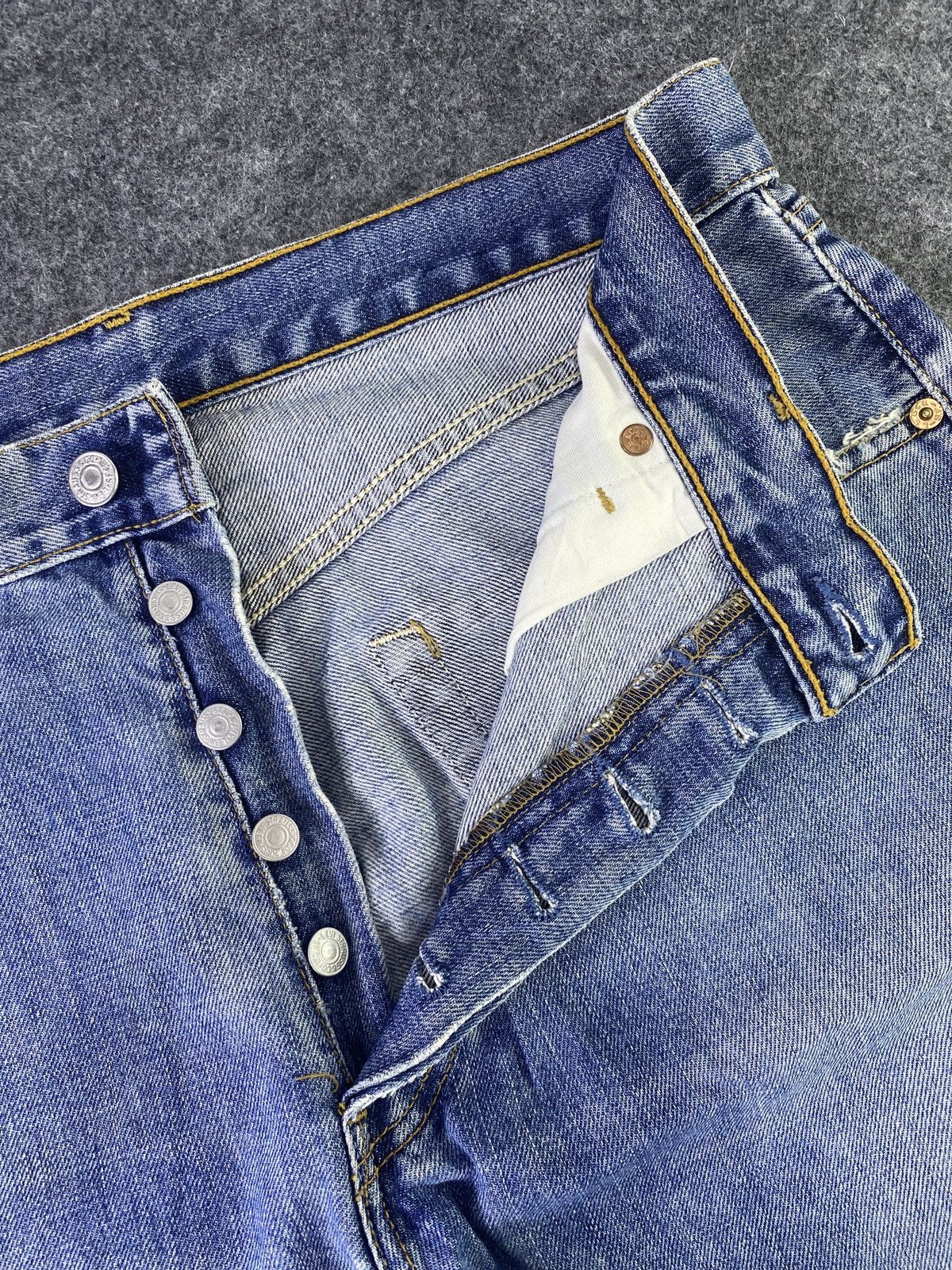 Jean × Levi's × Vintage VINTAGE LEVIS 513 DISTRESS BLUE WASH JEANS - J912 Size US 34 / EU 50 - 5 Thumbnail