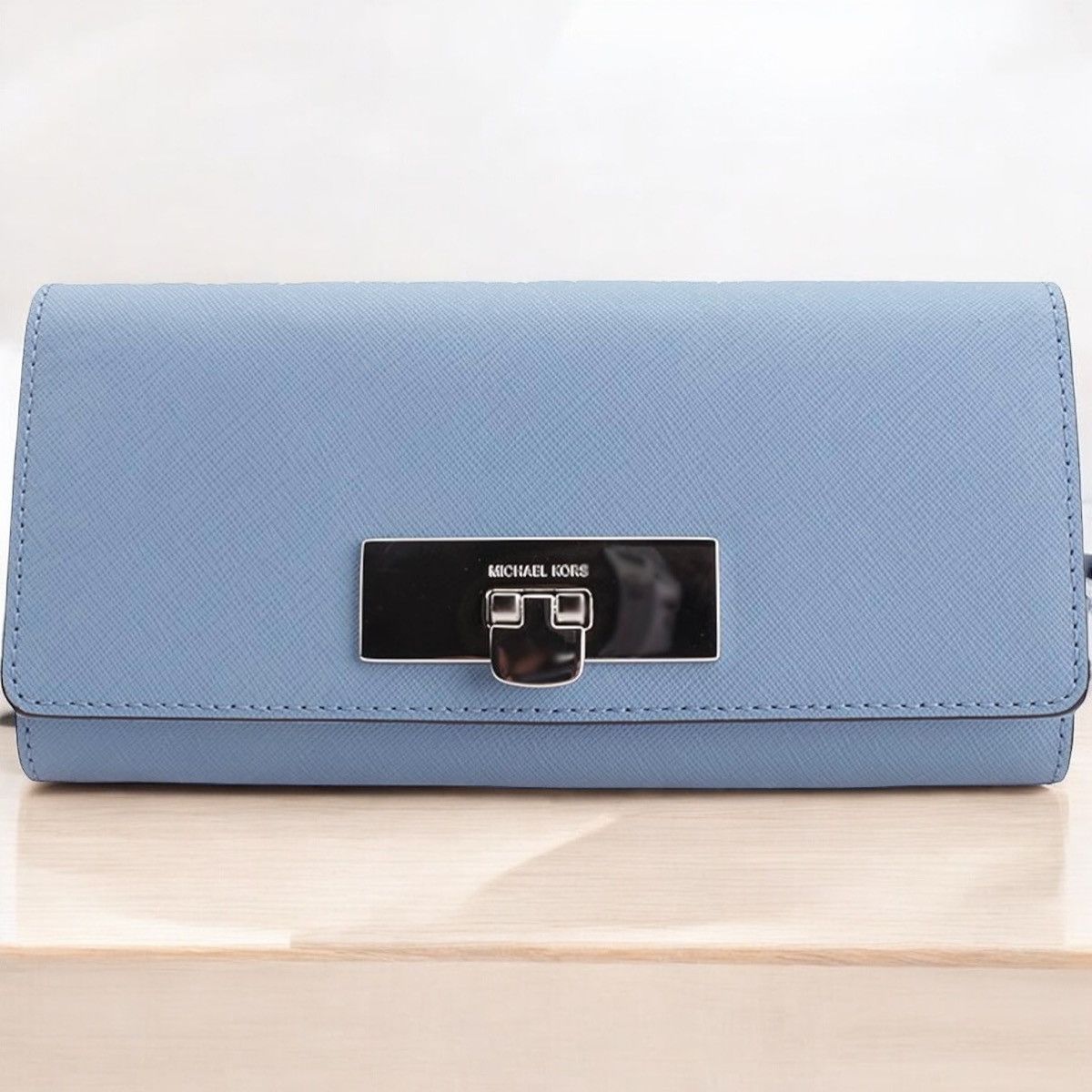 Michael Kors Michael Kors Callie sky blue leather carryall wallet Size ONE SIZE - 1 Thumbnail