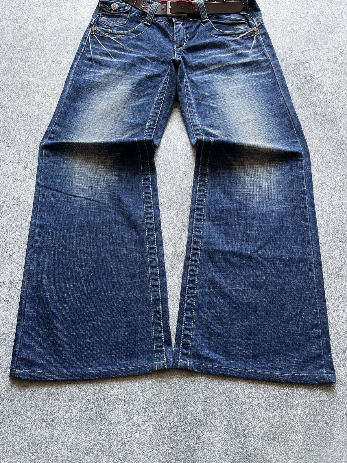 Tornado Mart 2000s RED PEPPER BUCKLE BACK FADED FLARE JEAN Size US 31 - 3 Thumbnail