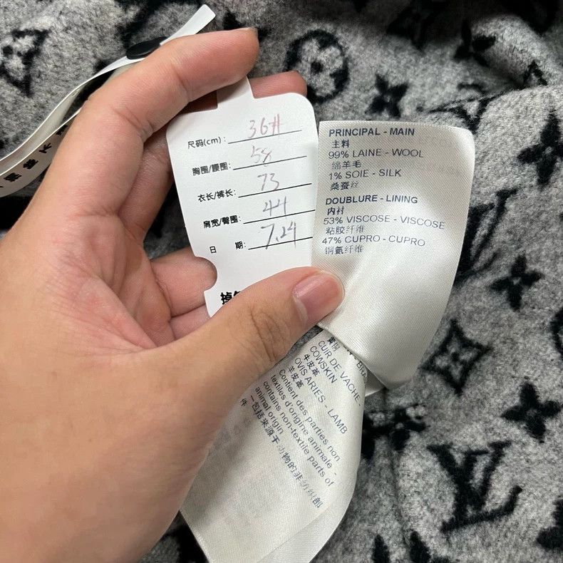 Louis Vuitton Louis Vuitton Short black bathrobe coat with full print an Size XS / US 0-2 / IT 36-38 - 7 Thumbnail