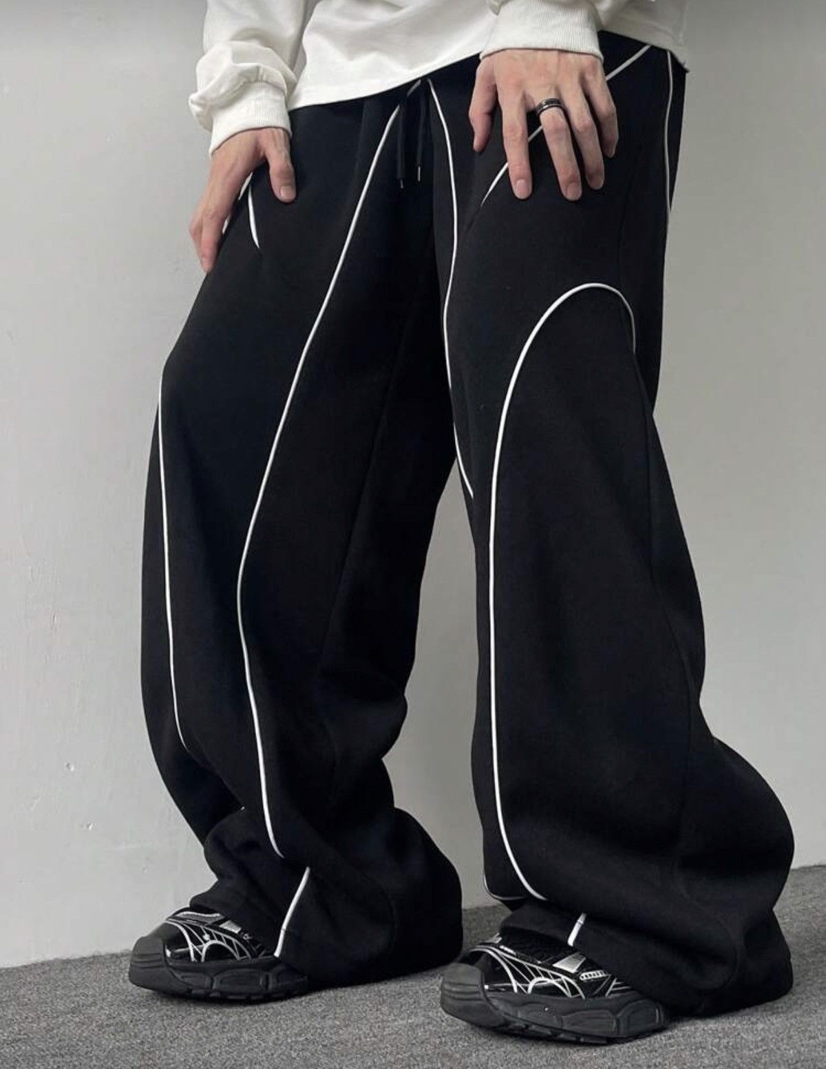 Japanese Brand ULTRA Baggy Curved Piping Sweatpants - Cyberpunk Streetwear Size US 30 / EU 46 - 3 Thumbnail