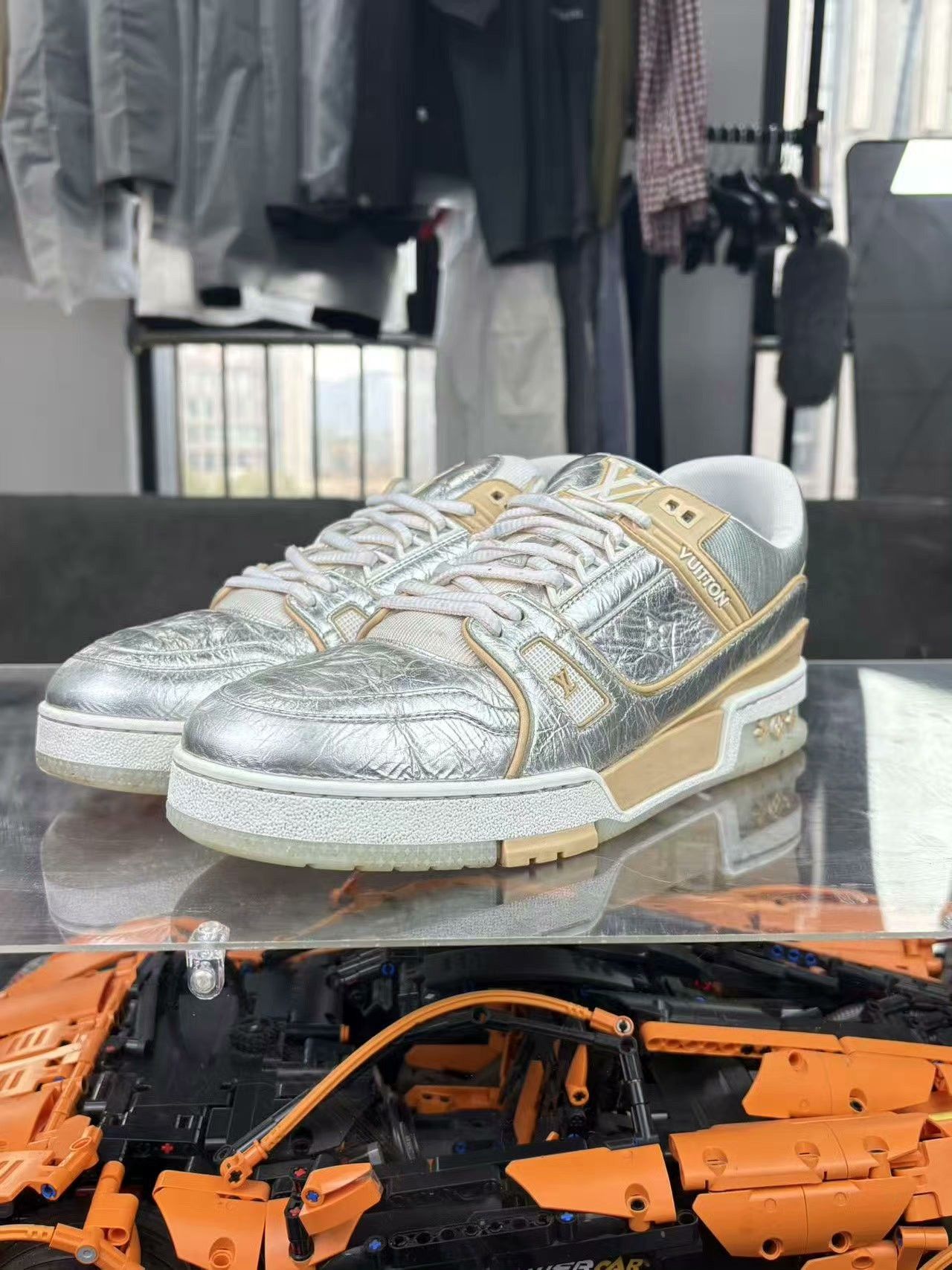 Louis Vuitton Louis Vuitton Training Silver Lowtop Sneakers 42 Men Size US 9 / EU 42 - 1 Thumbnail