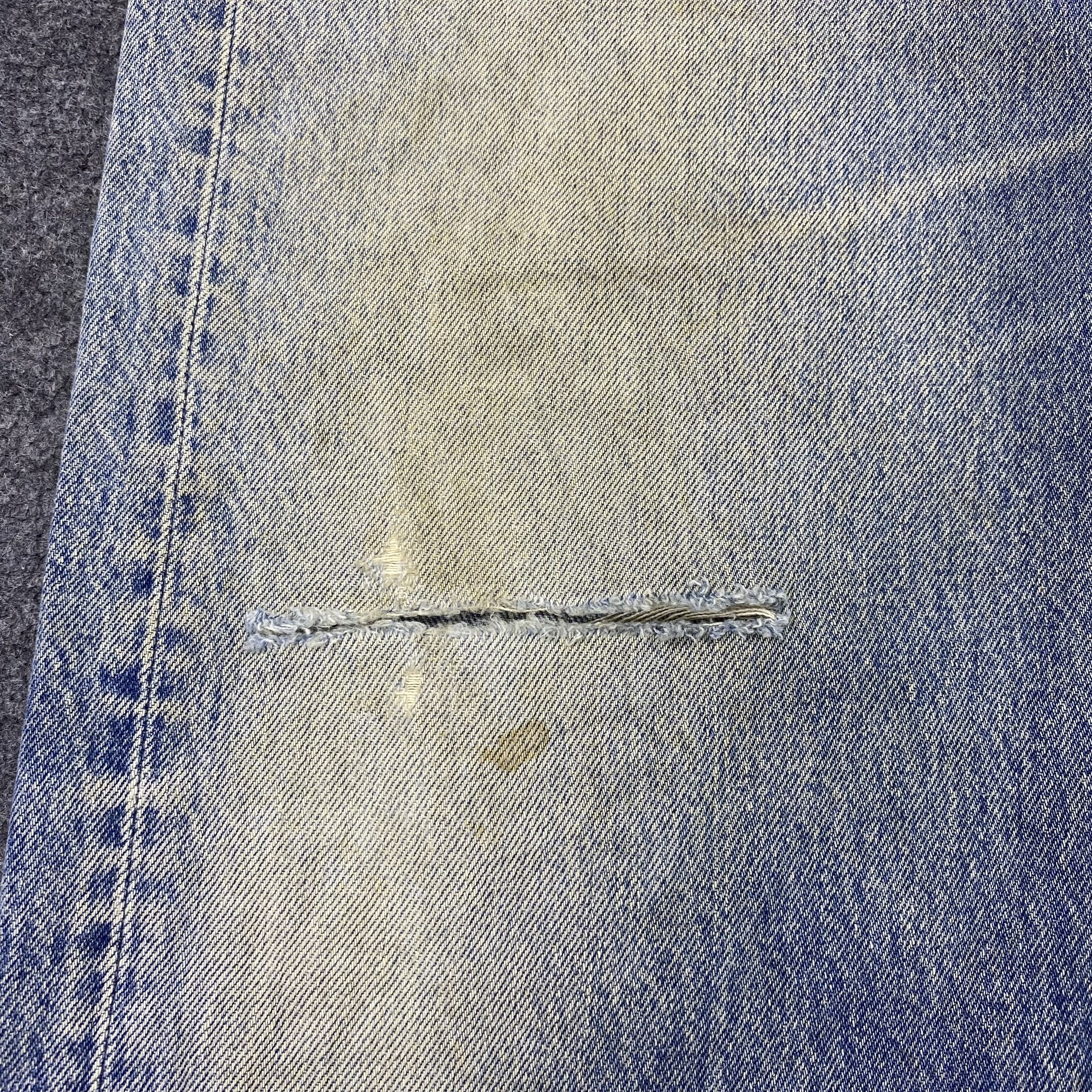 Vintage Levi's 501 Blue Wash Distressed Jeans-J1159