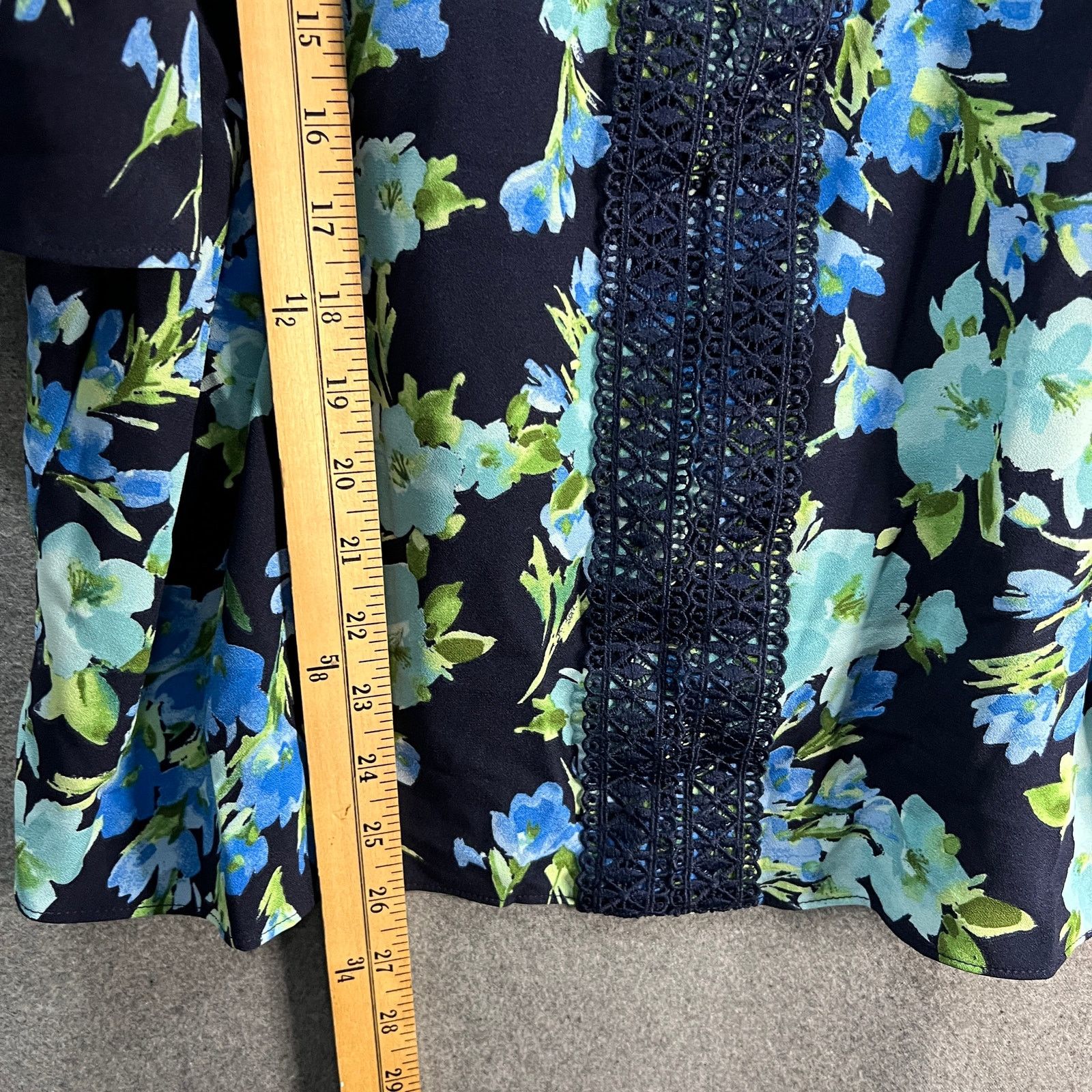 Isaac Mizrahi Isaac Mizrahi Live! Printed Stretch Crepe Blouse Size M / US 6-8 / IT 42-44 - 4 Thumbnail
