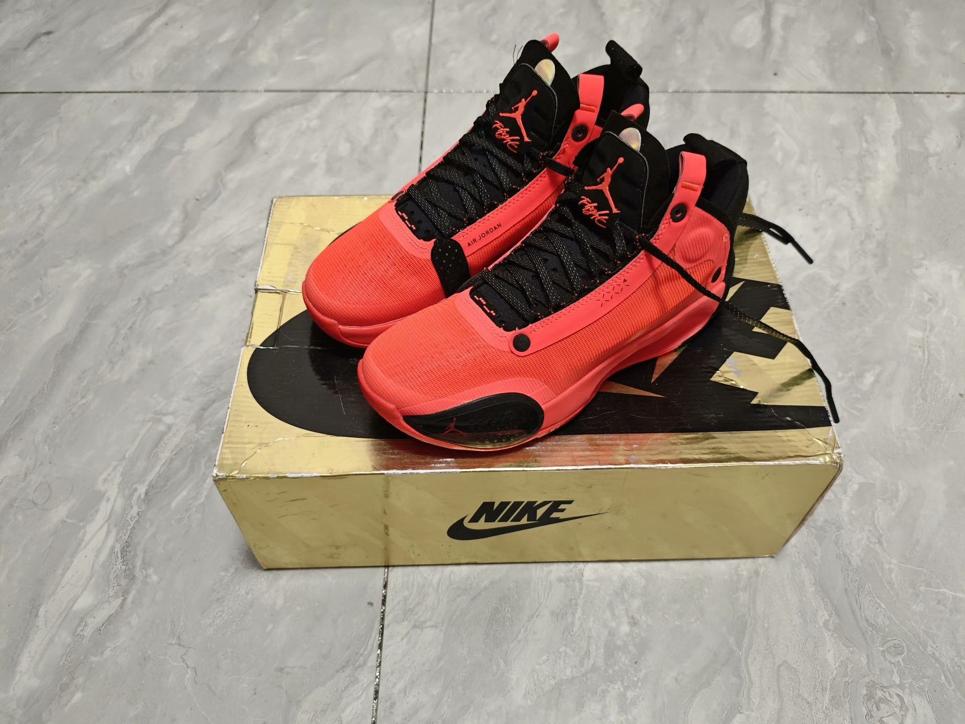 Jordan Brand Jordan Brand Black Lowtop Sneakers 5 Men Size US 5 / EU 37 - 1 Thumbnail