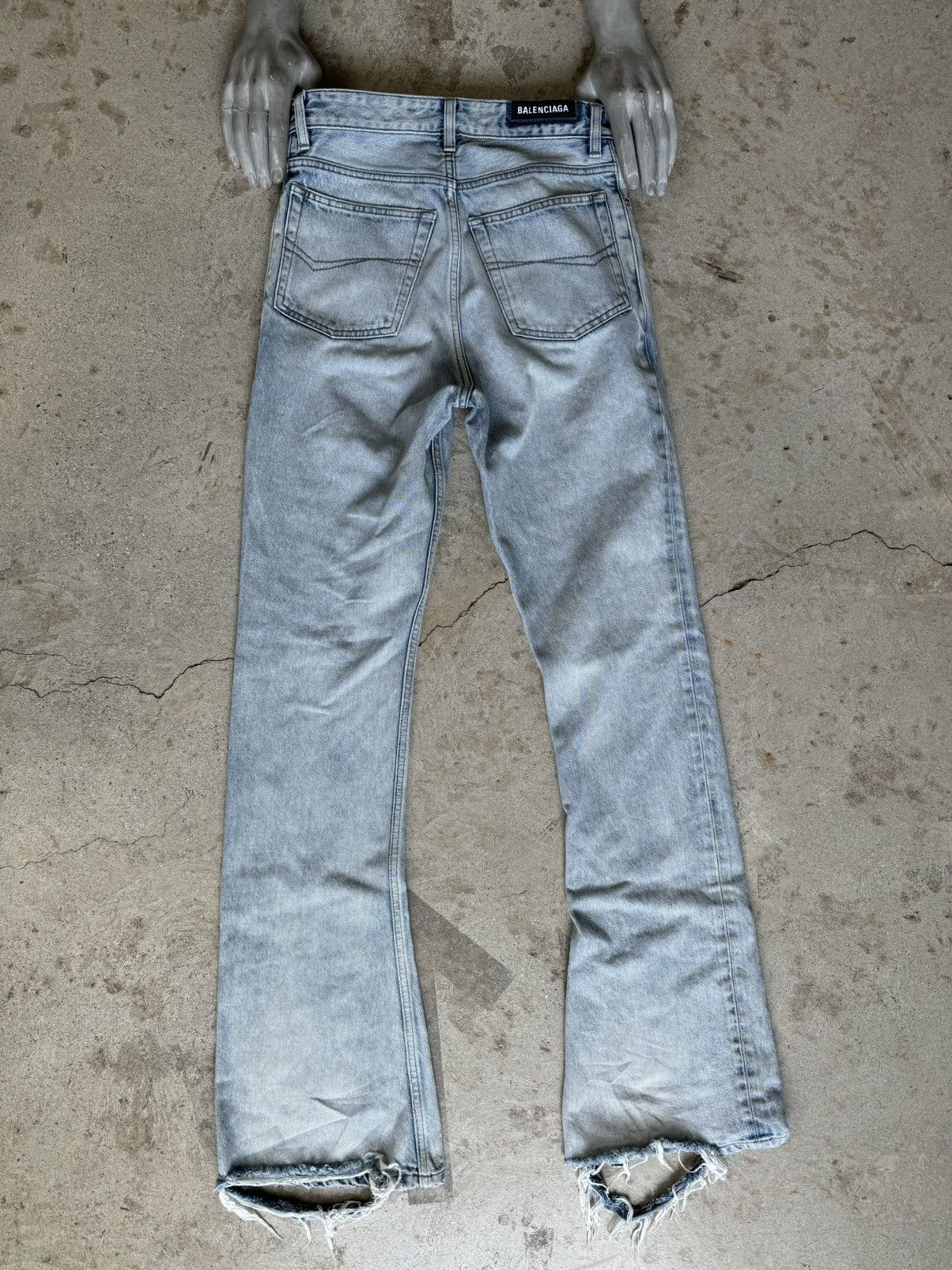 Balenciaga BALENCIAGA BOOTCUT FLARED SHRUNKEN DENIM JEANS