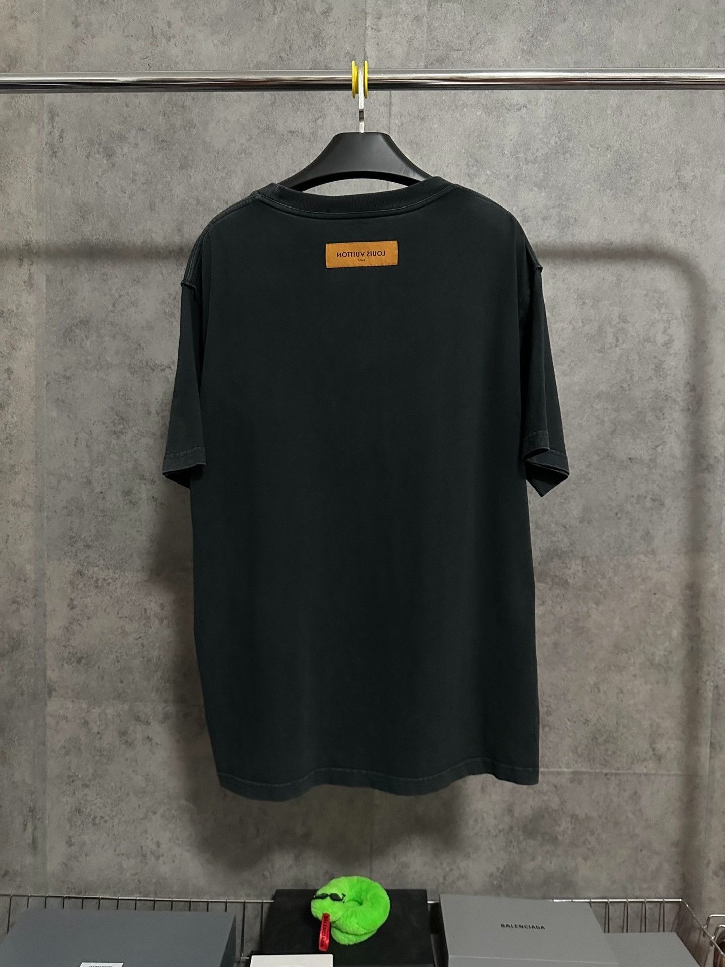Louis Vuitton LV Logo Short Sleeve T-Shirt Size US XL / EU 56 / 4 - 1 Thumbnail