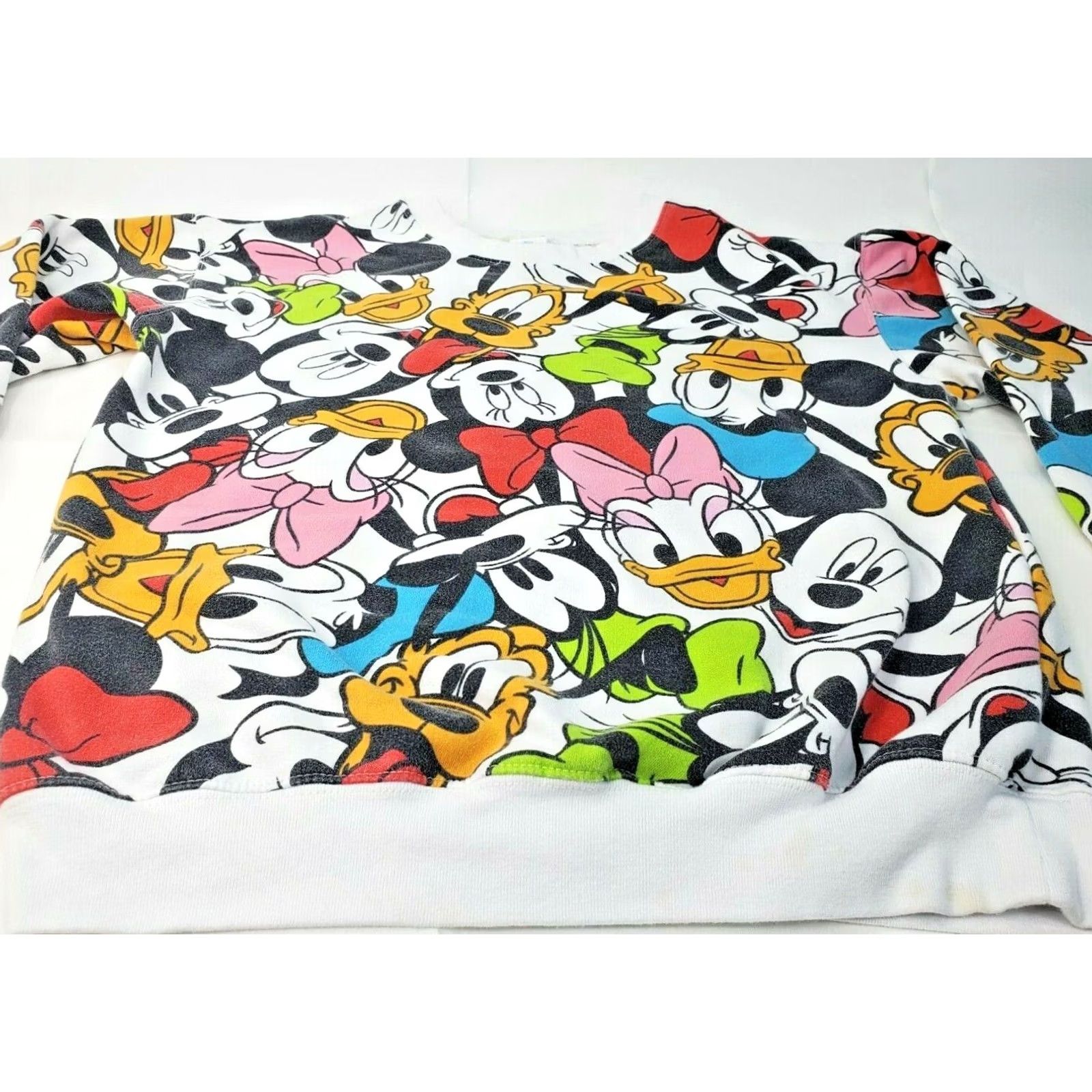 Disney VINTAGE Disney Mickey & Friends All Over Print Pullover Sweater Women S White Red Size S / US 4 / IT 40 - 2 Thumbnail