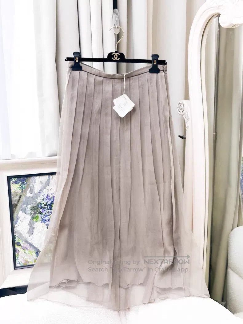 Brunello Cucinelli Brunello Cucinelli Light Brown Pleated Skirt, 100% Silk Size 26" / US 2 / IT 38 - 1 Thumbnail