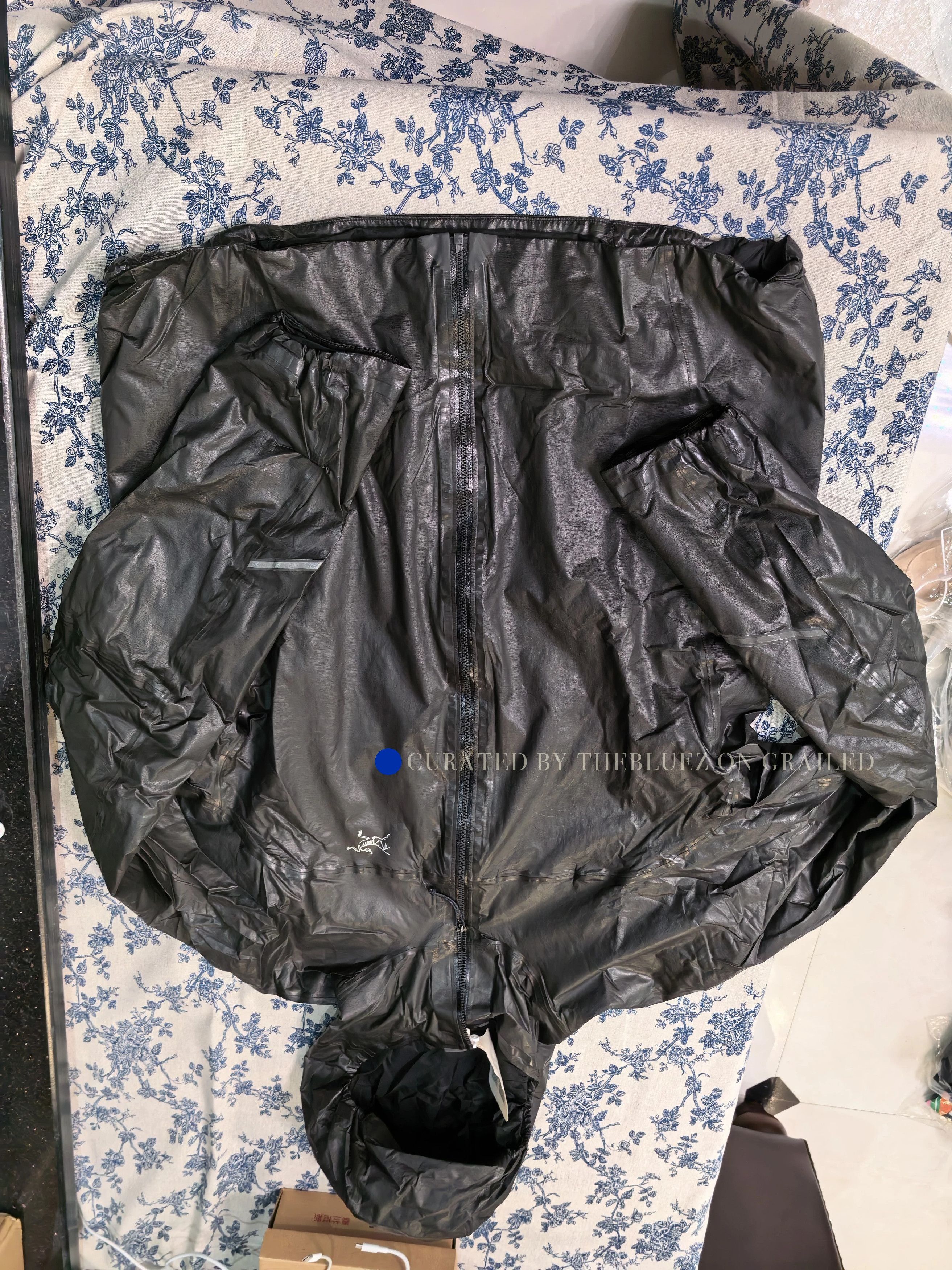 Arc'teryx Insulated Gore-Tex Hoody in Black Size US XL / EU 56 / 4 - 1 Thumbnail