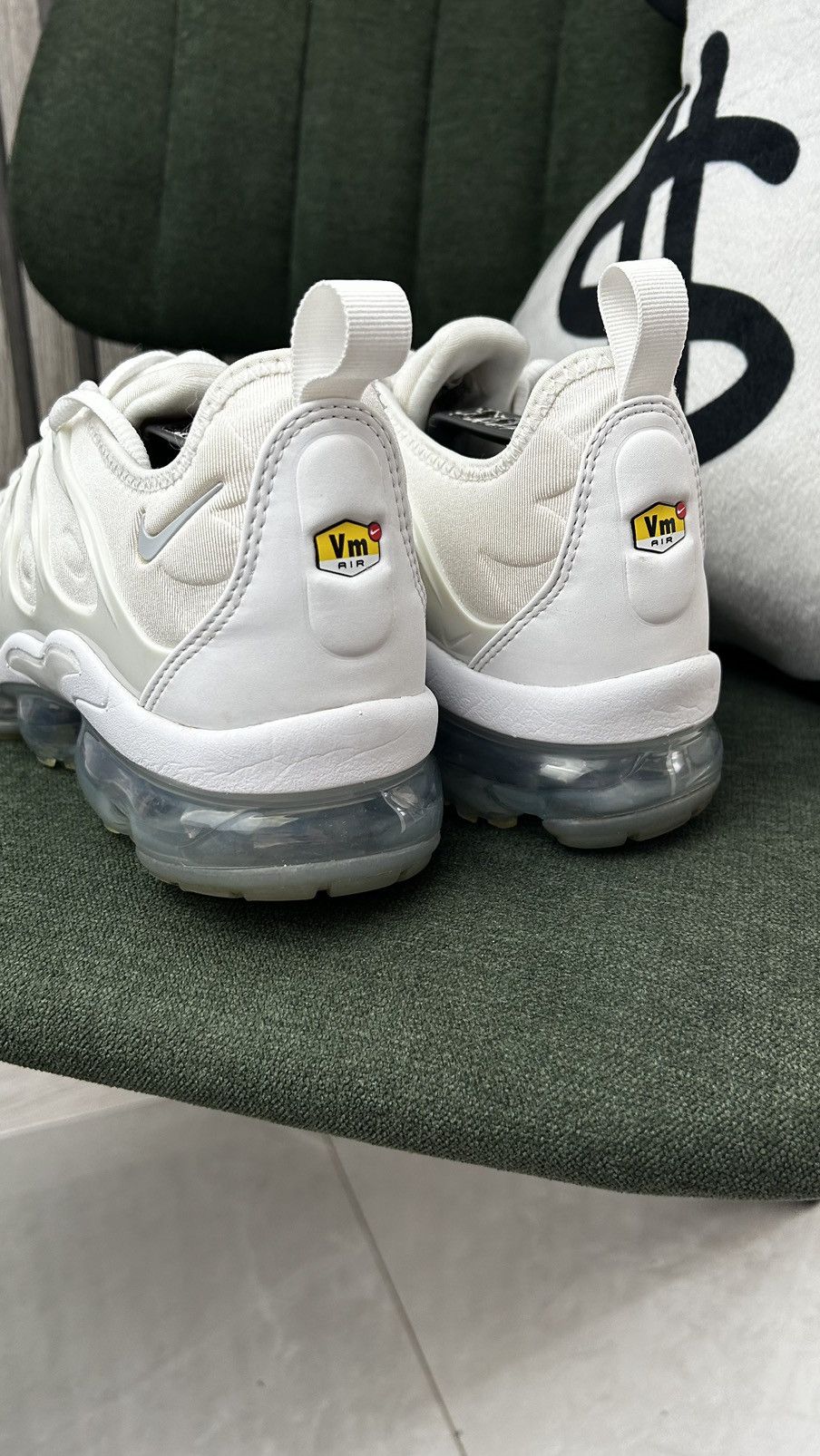 Nike NIKE VAPORMAX PLUS TN Size US 8.5 / EU 41-42 - 4 Thumbnail