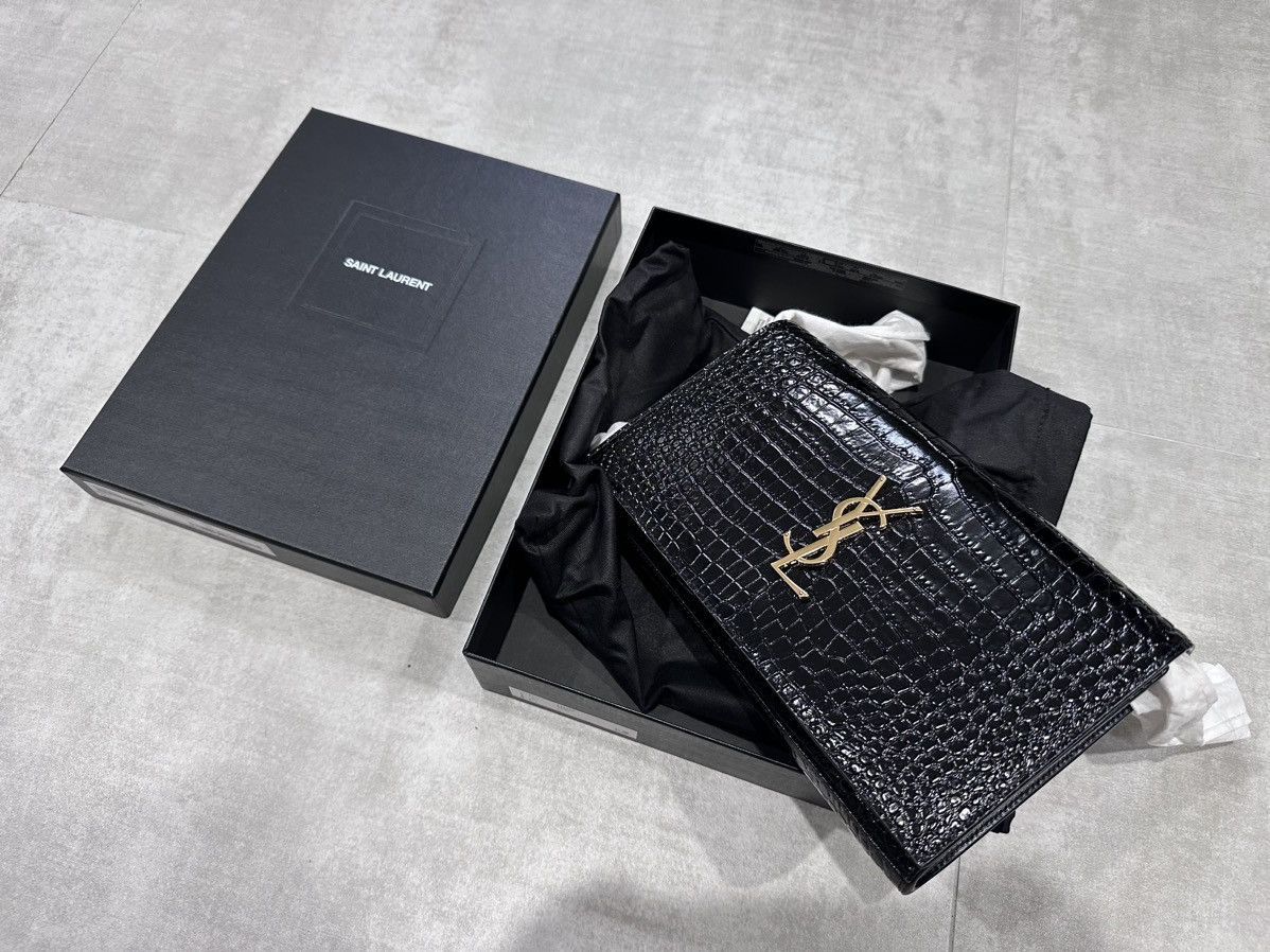 Saint Laurent Paris Cassandra YSL Wallet on Chain in Croc Embossed Leather Size ONE SIZE - 1 Thumbnail