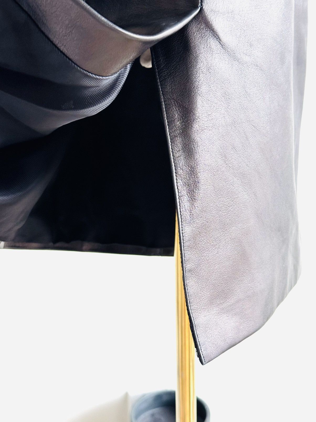Prada Vintage 90s Prada leather grommet accent pencil skirt sz 40 Size 27" / US 4 / IT 40 - 6 Thumbnail