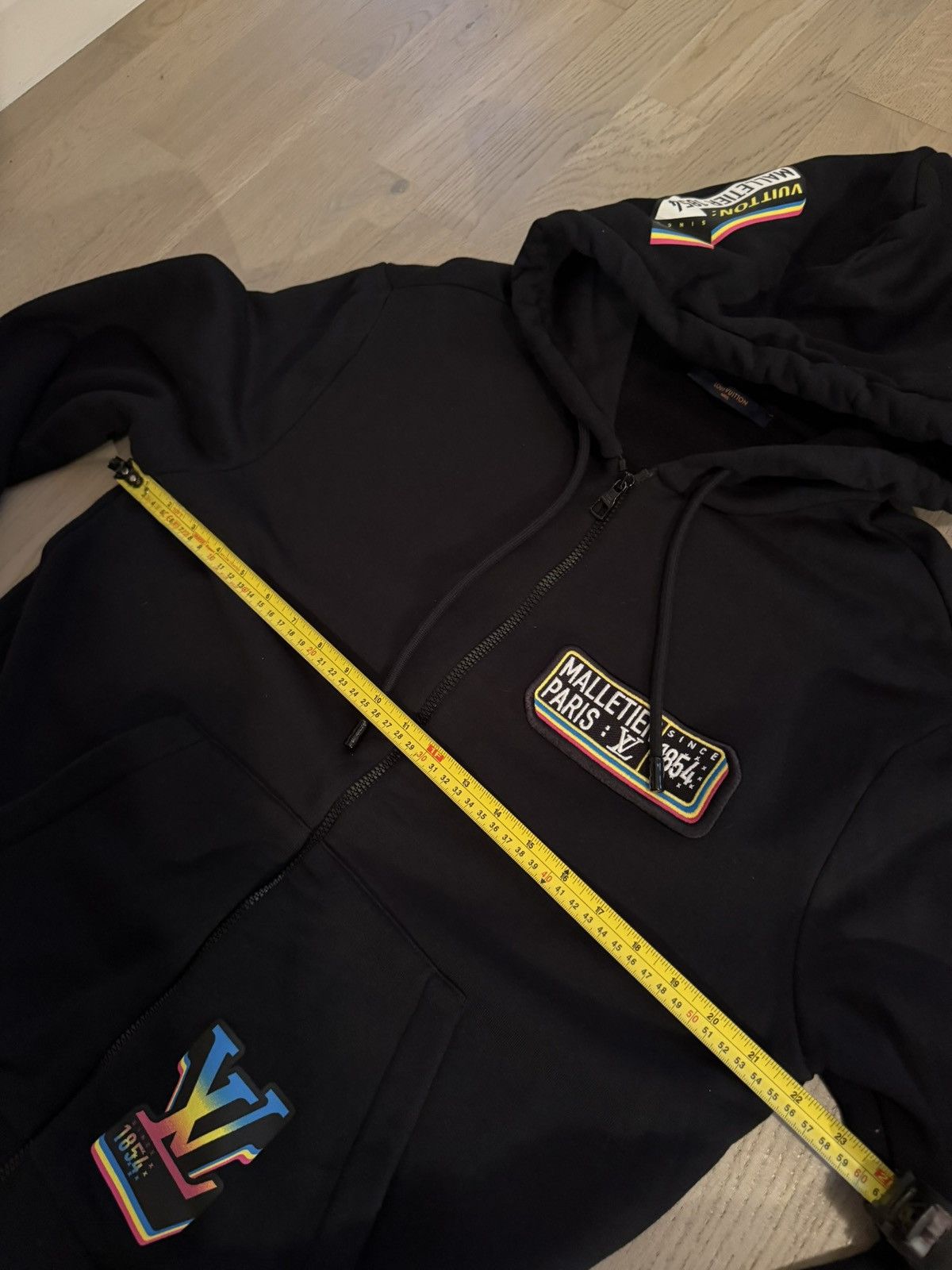 Louis Vuitton Louis Vuitton hoodie study all photos for tape measurements Size US M / EU 48-50 / 2 - 8 Thumbnail