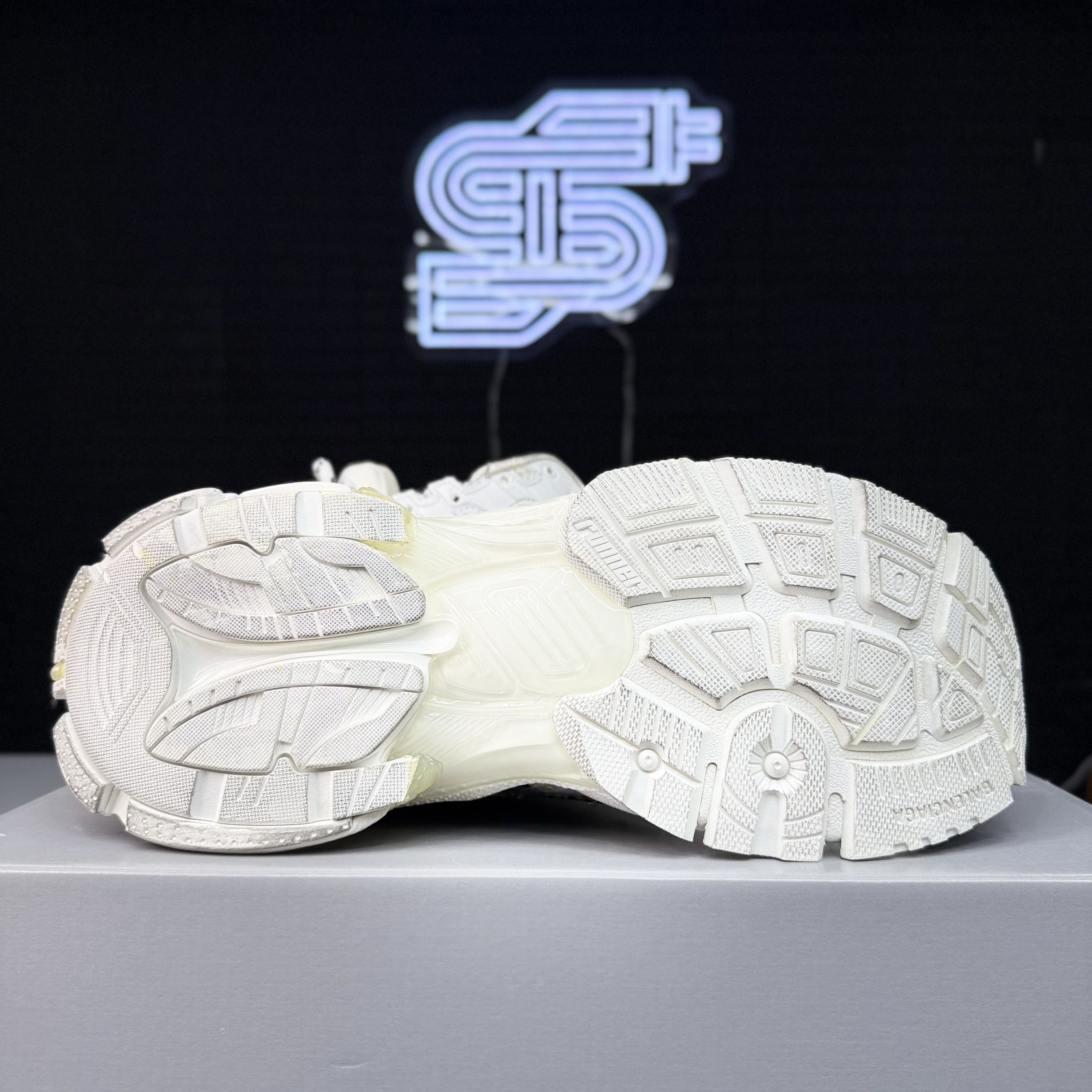 Balenciaga Balenciaga Runner White/White Size US 8.5 / EU 41-42 - 3 Thumbnail