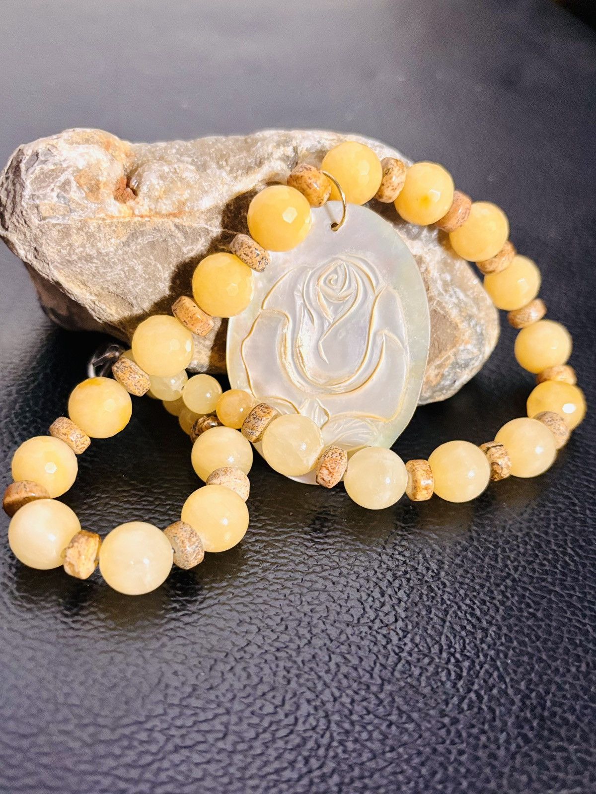 Other VTG 925 Real Honey Jade, Carved MOP Necklace 72.61 grams Size ONE SIZE - 2 Thumbnail