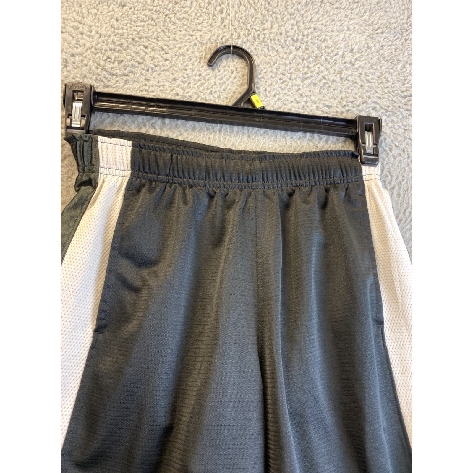Nike Nike Athletic Shorts teens M 14-16 Black Embroidered Swoosh Logo/ 35-88 Size US 31 - 3 Thumbnail