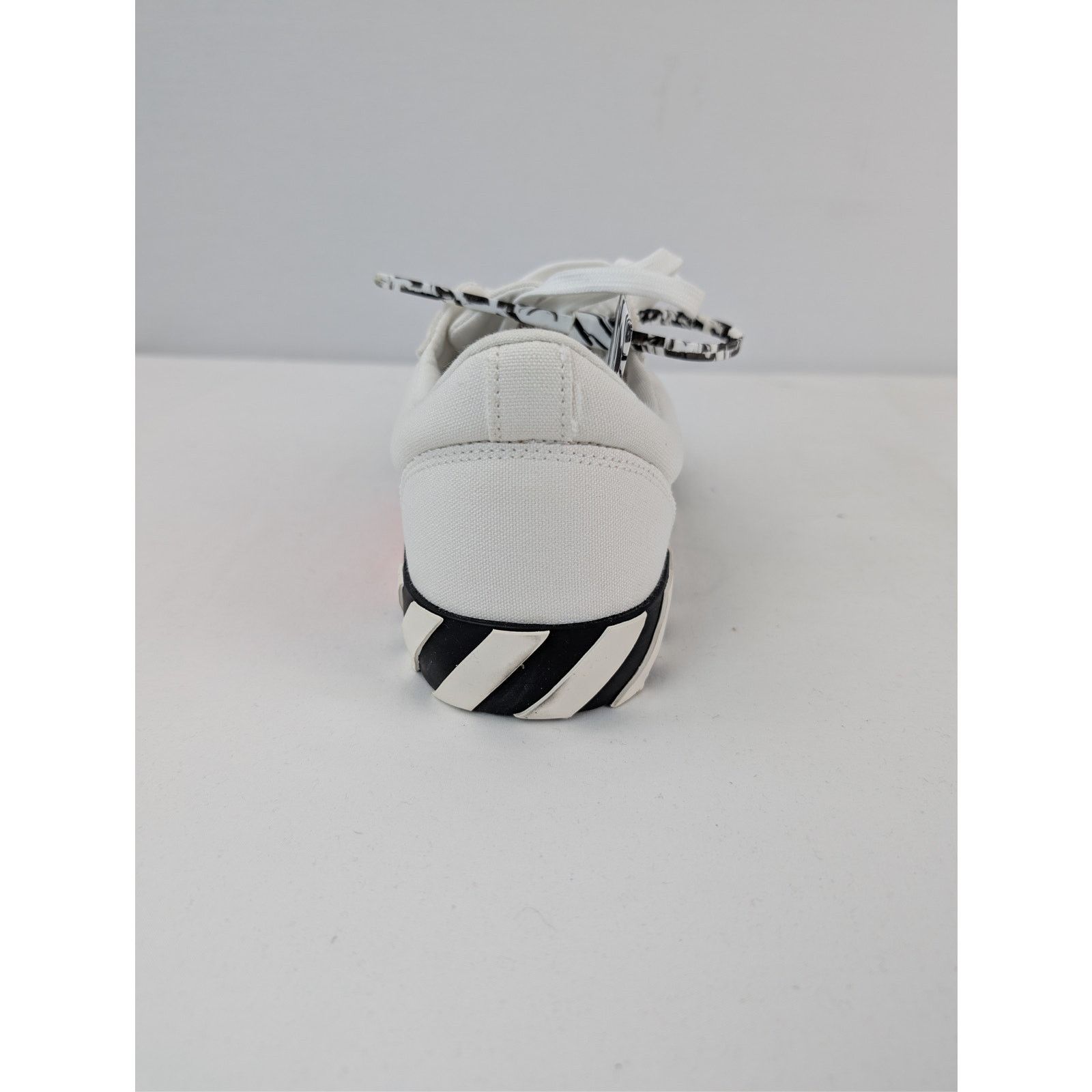 Off-White o1rshd1 Low Vulcanized Canvas Sneakers in White / Black Size US 12 / EU 45 - 15 Thumbnail