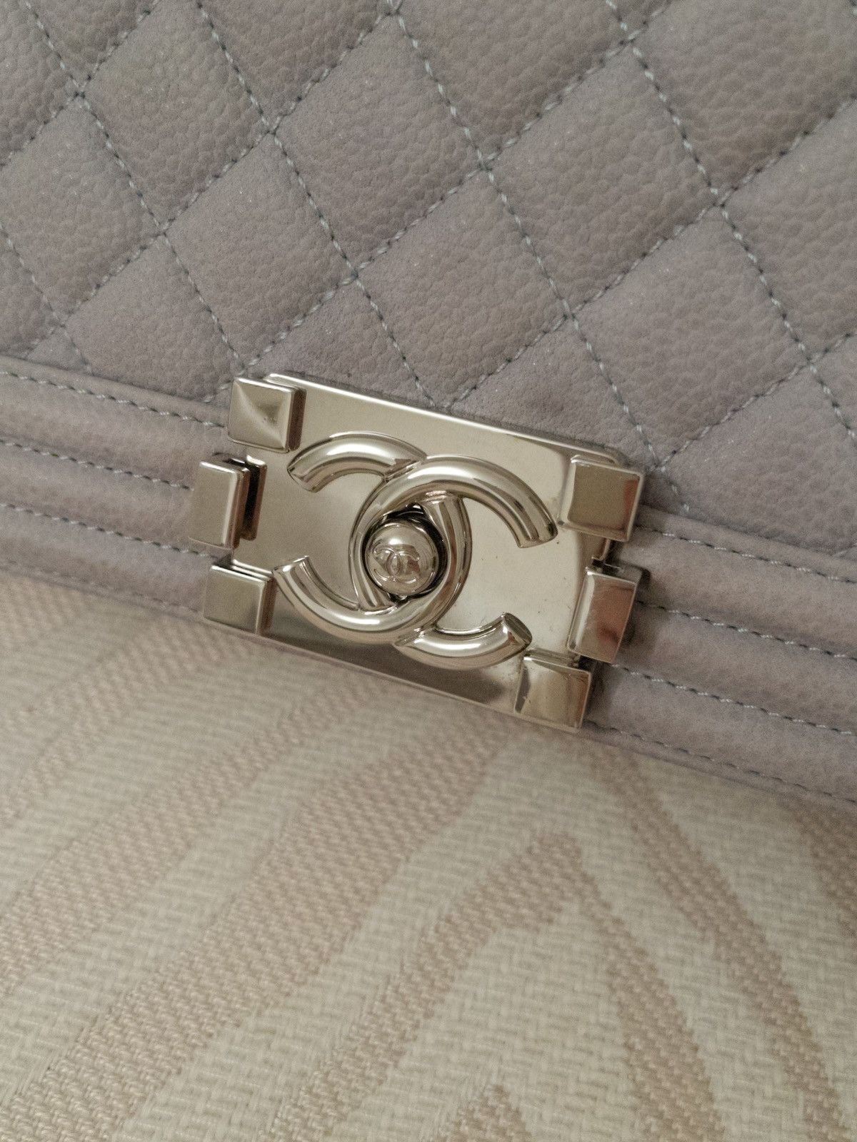 Chanel Medium Boy Chanel Shoulder Bag Size ONE SIZE - 3 Thumbnail