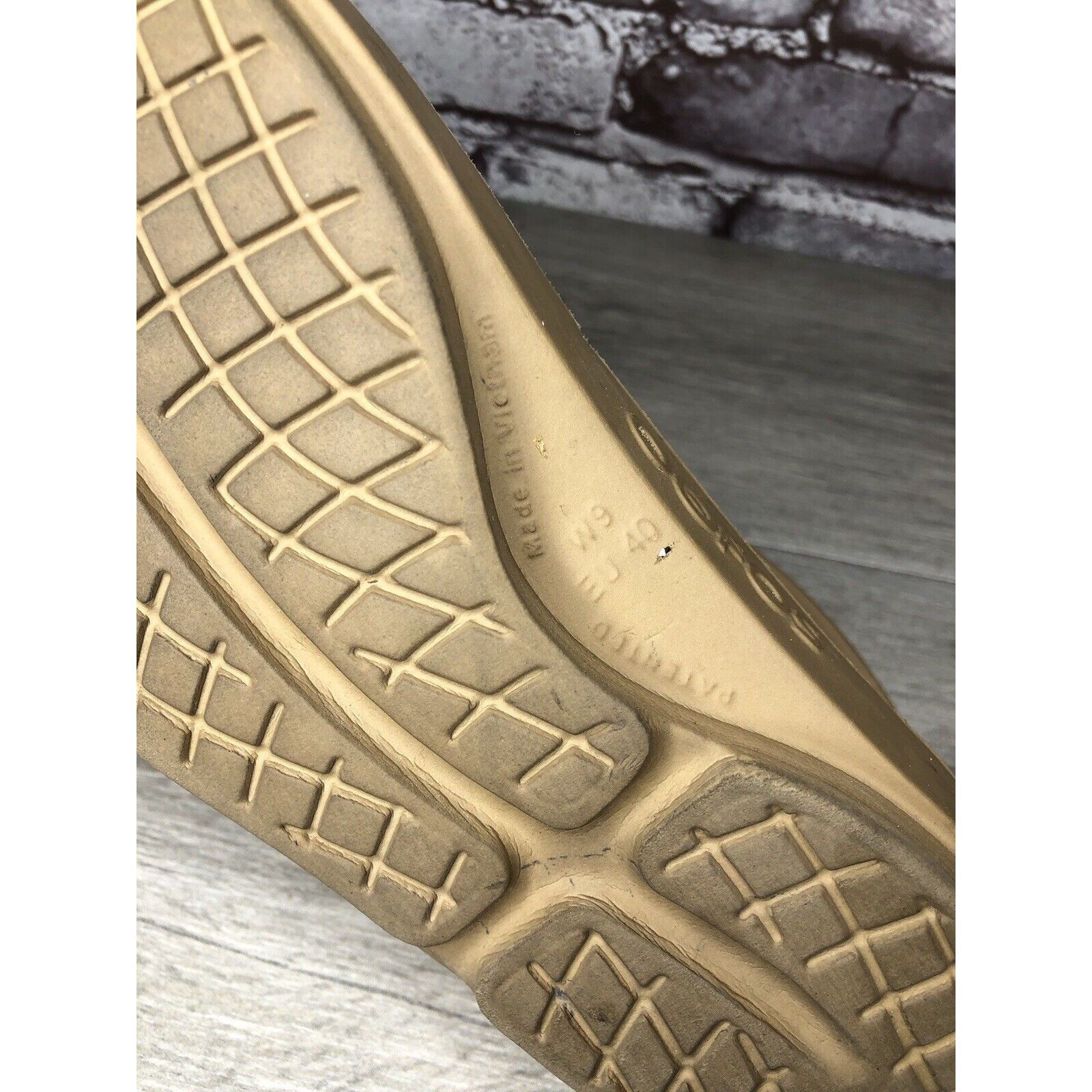 Other Oofos Oolala Camel Nude Rubber Thong Lightweight Sandals Wom Size US 10 / IT 40 - 10 Thumbnail