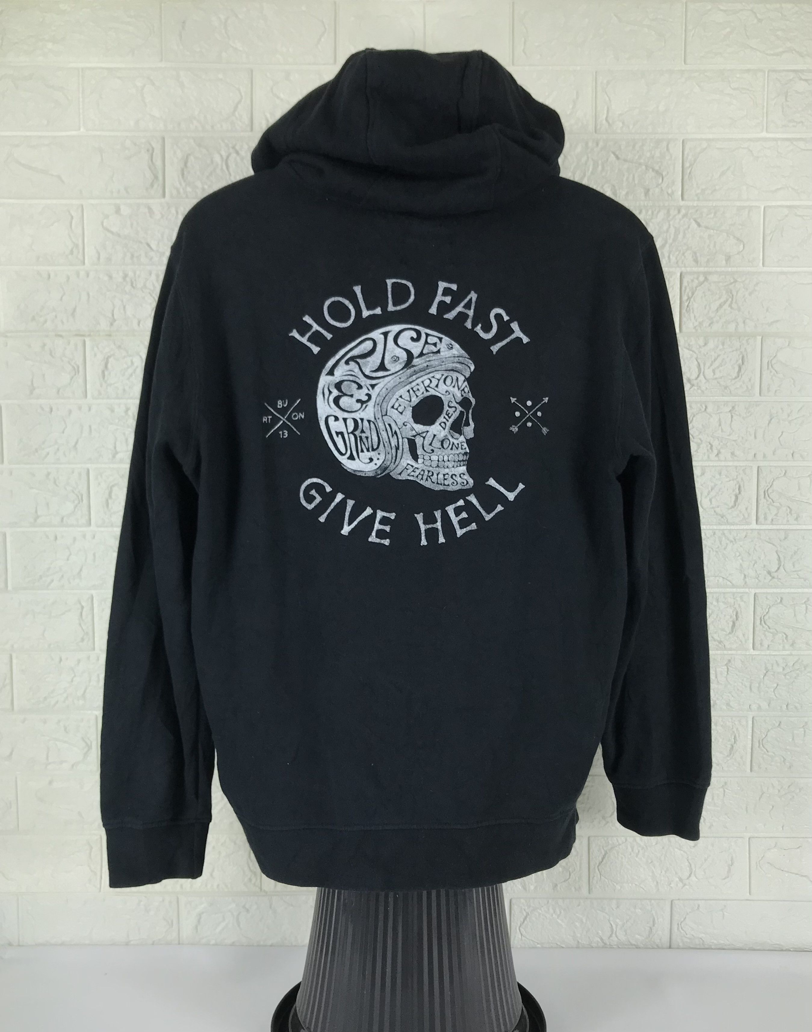 Burton Vintage Burton Skull 'Hold Fast Give Hell' Hoodie Sweatshirt Size US L / EU 52-54 / 3 - 1 Thumbnail