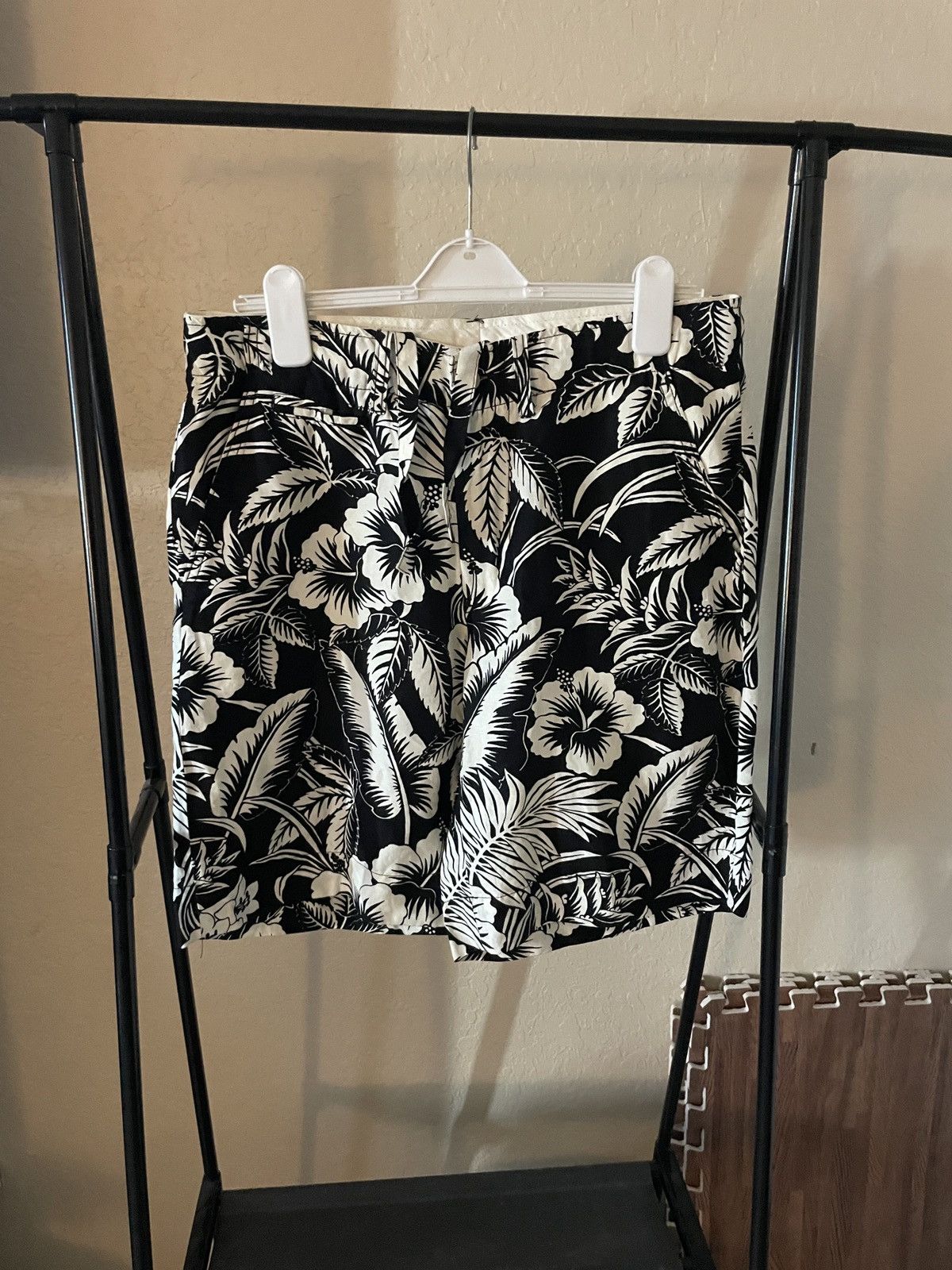 Polo Ralph Lauren Linen/Silk Drawstring FF floral shorts Size US 33 - 1 Thumbnail