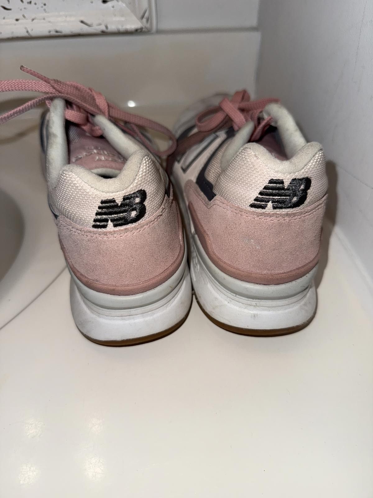New Balance New Balance Men's Sneakers in Pink, Gray, and Black Size US 9 / EU 42 - 2 Thumbnail