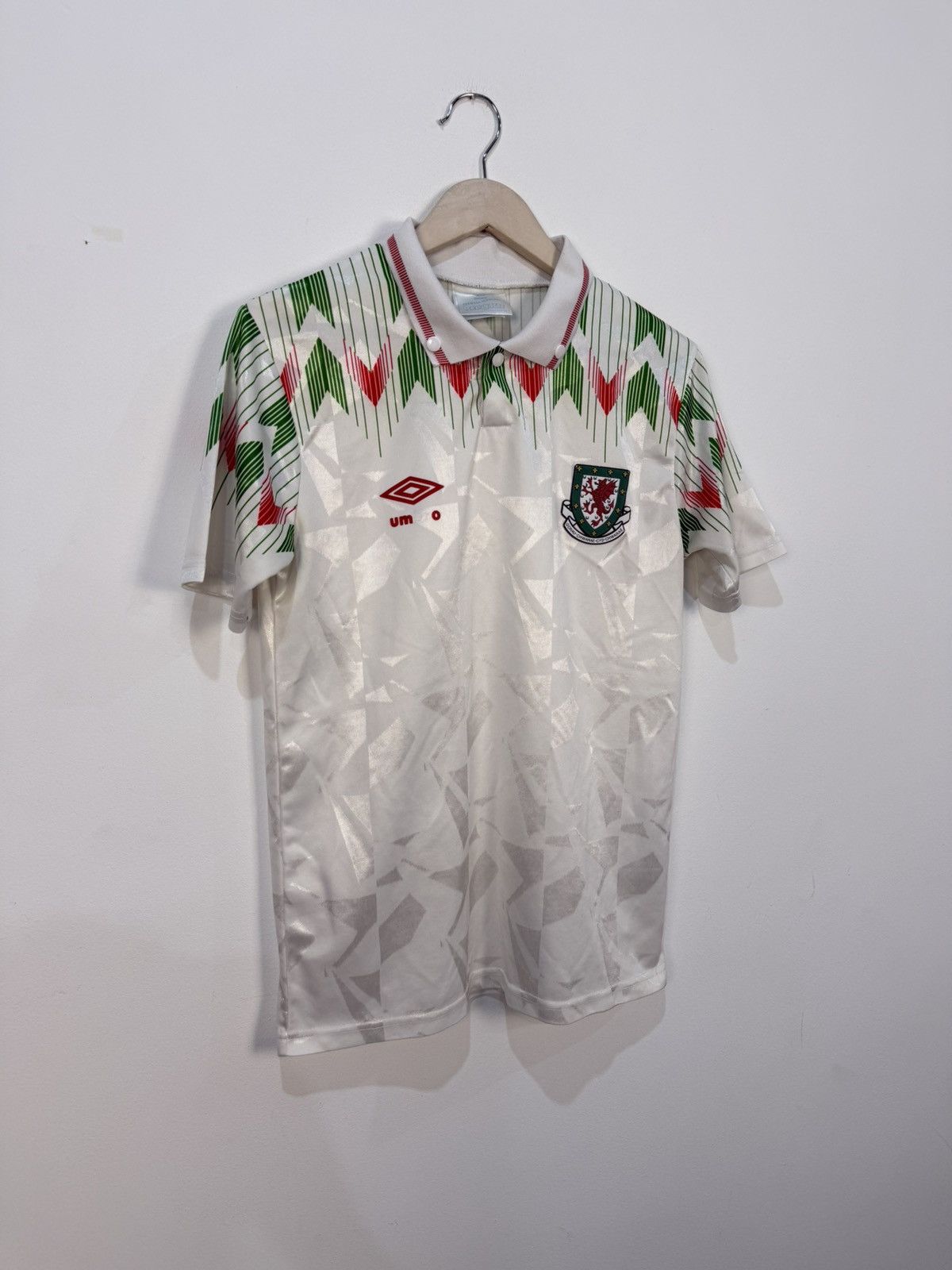 Umbro Umbro Wales 1990/1992 Vintage Away Soccer Jersey Size US S / EU 44-46 / 1 - 3 Thumbnail