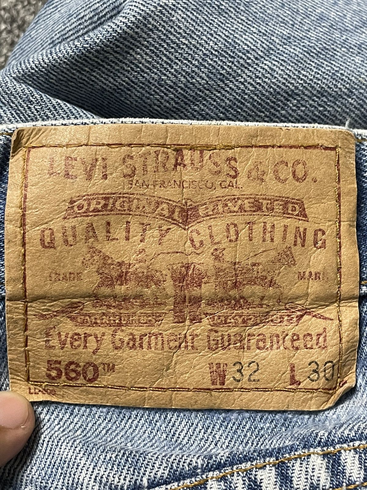 Levi's × Vintage LEVIS 560 Loose Fit Tapered Leg Jeans (106) Size US 30 / EU 46 - 8 Thumbnail