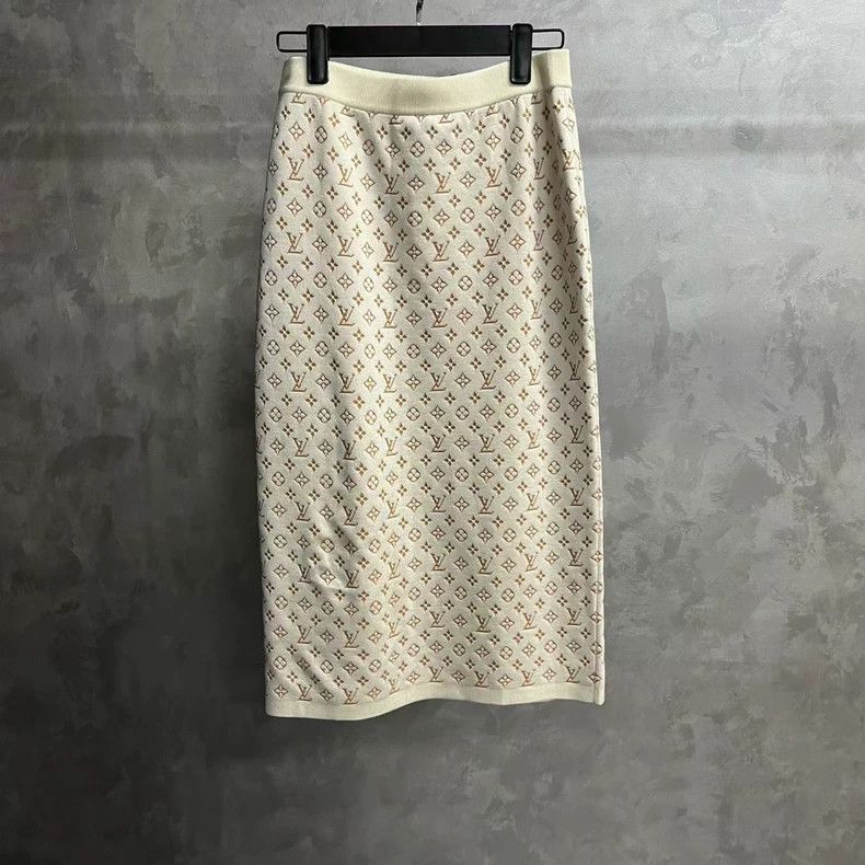 Louis Vuitton Louis Vuitton size l 24 Latest Beige Logo Jacquard Knit Mid Size 25" / US 0 / IT 36 - 5 Thumbnail