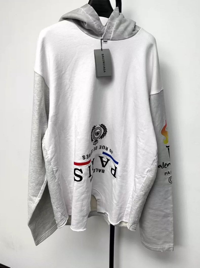 Balenciaga Balenciaga Inverted monogram printed pullover hoodie Size US M / EU 48-50 / 2 - 1 Thumbnail