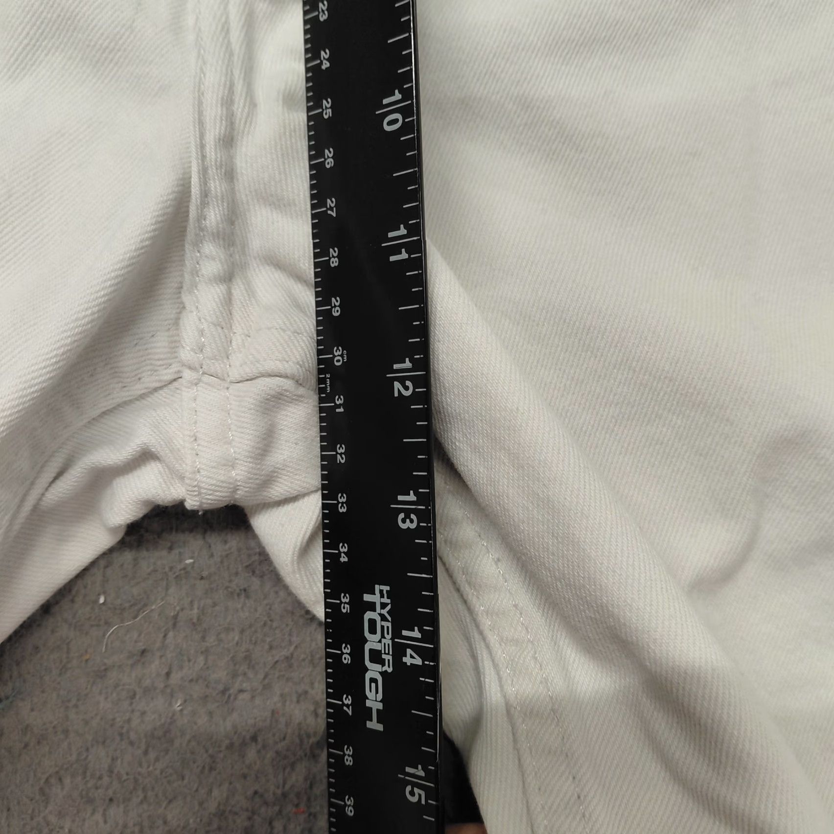 Levi's Levi's Denim Capri Jeans White 90s Baggy Capris 34 x 25.5 Womens Size 14 Casual Shaping Skinny 311 Regular Waist 29 Inseam 22 Inseam Size 27" / US 4 / IT 40 - 6 Thumbnail