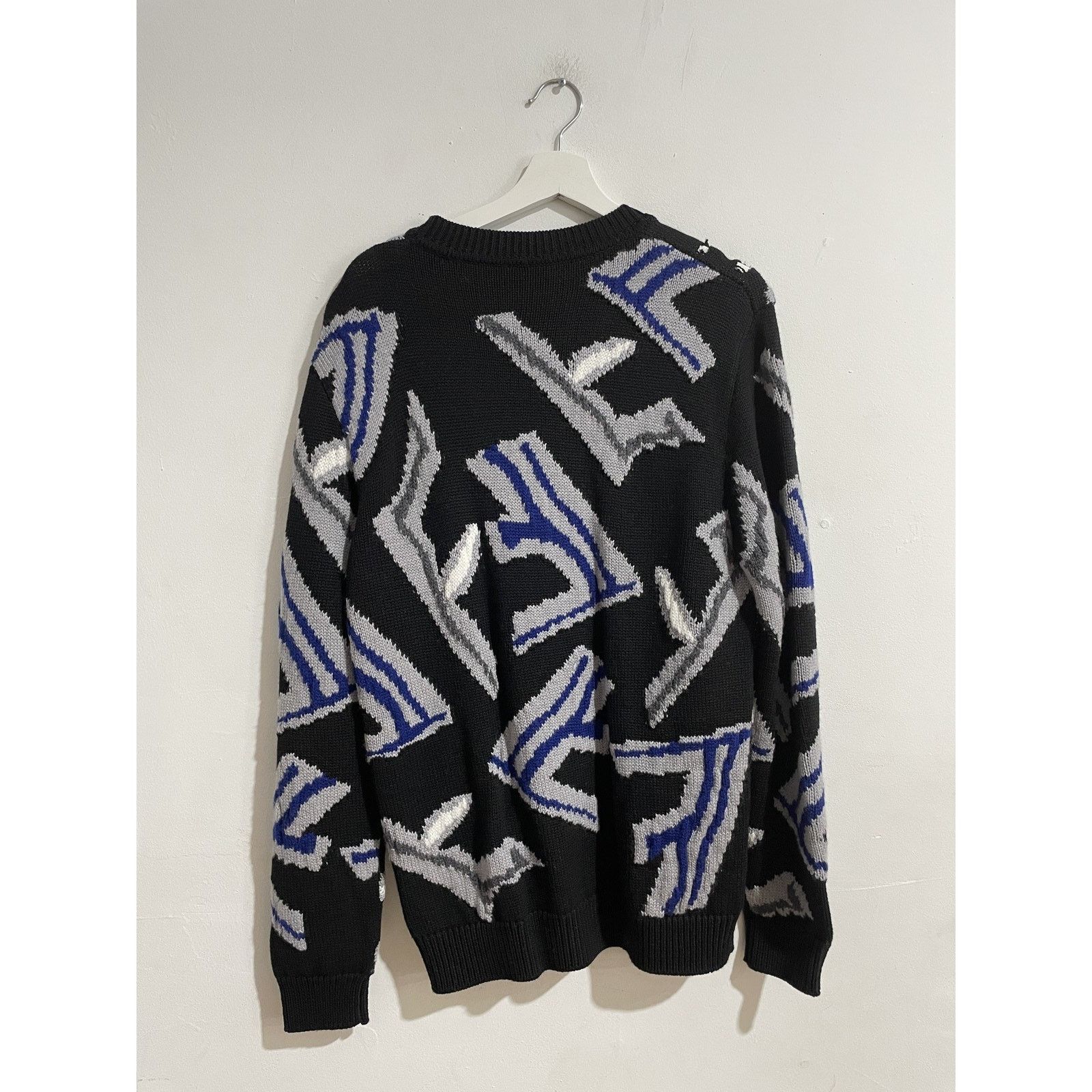 Fendi FENDI FRAGMENT MONOGRAM WOOL SWEATER SIZE 48 (US M) PREOWNED Size US M / EU 48-50 / 2 - 2 Thumbnail