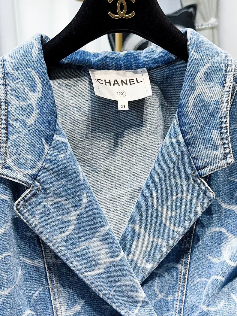 Chanel Chanel 23B blue full-print graffiti double C long-sleeved Size XS / US 0-2 / IT 36-38 - 4 Thumbnail