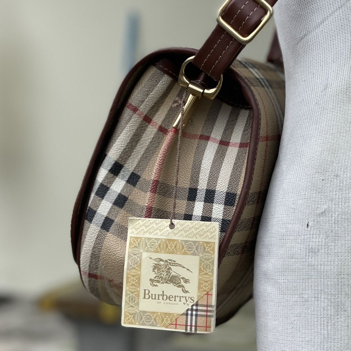 Burberry × Leather × Vintage 🔥 Vintage Burberry Nova Check Hayamarket Crossbody Size ONE SIZE - 4 Thumbnail