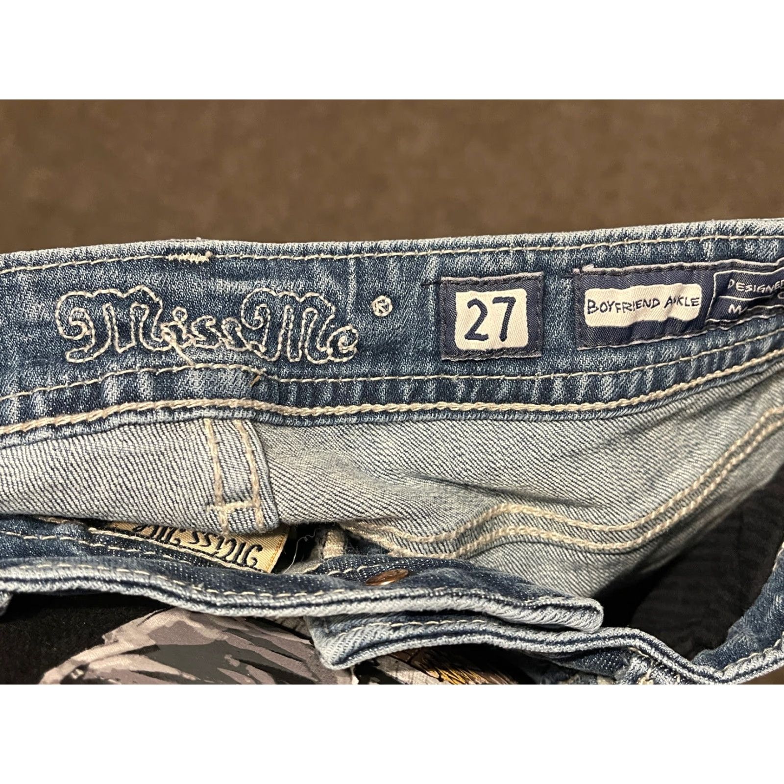 Miss Me Miss Me Distressed Boyfriend Ankle Jeans Size 27 Denim Blue Jeans W/Bedazzlement Size 27" / US 4 / IT 40 - 3 Thumbnail
