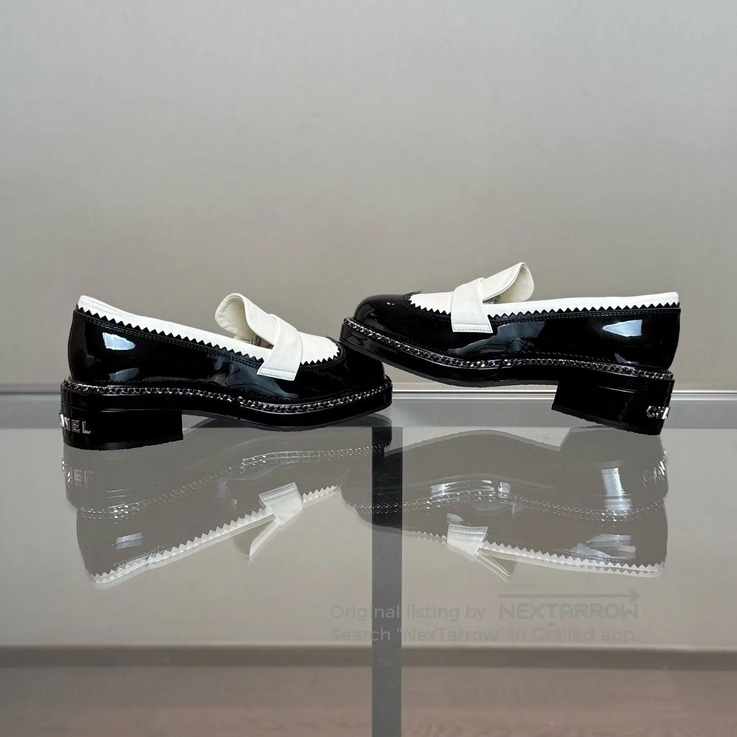 Chanel Chanel Round-toed lacquered leather color-matched loafers Size US 5 / IT 35 - 6 Thumbnail
