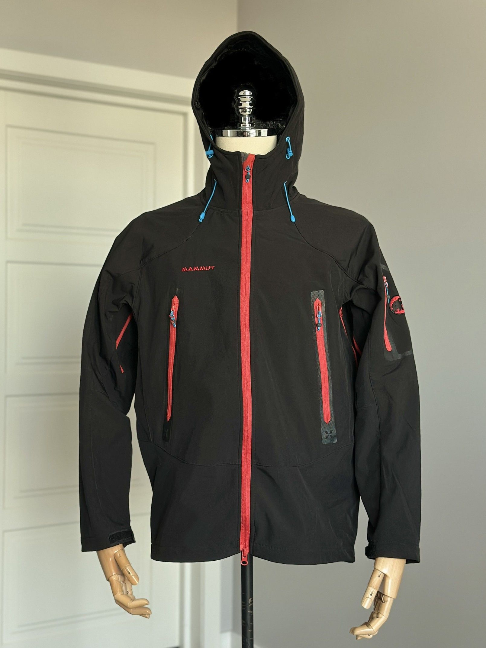 Mammut MAMMUT Eiger Extreme Shell Hooded Jacket Outdoor Trekking Size US M / EU 48-50 / 2 - 3 Thumbnail
