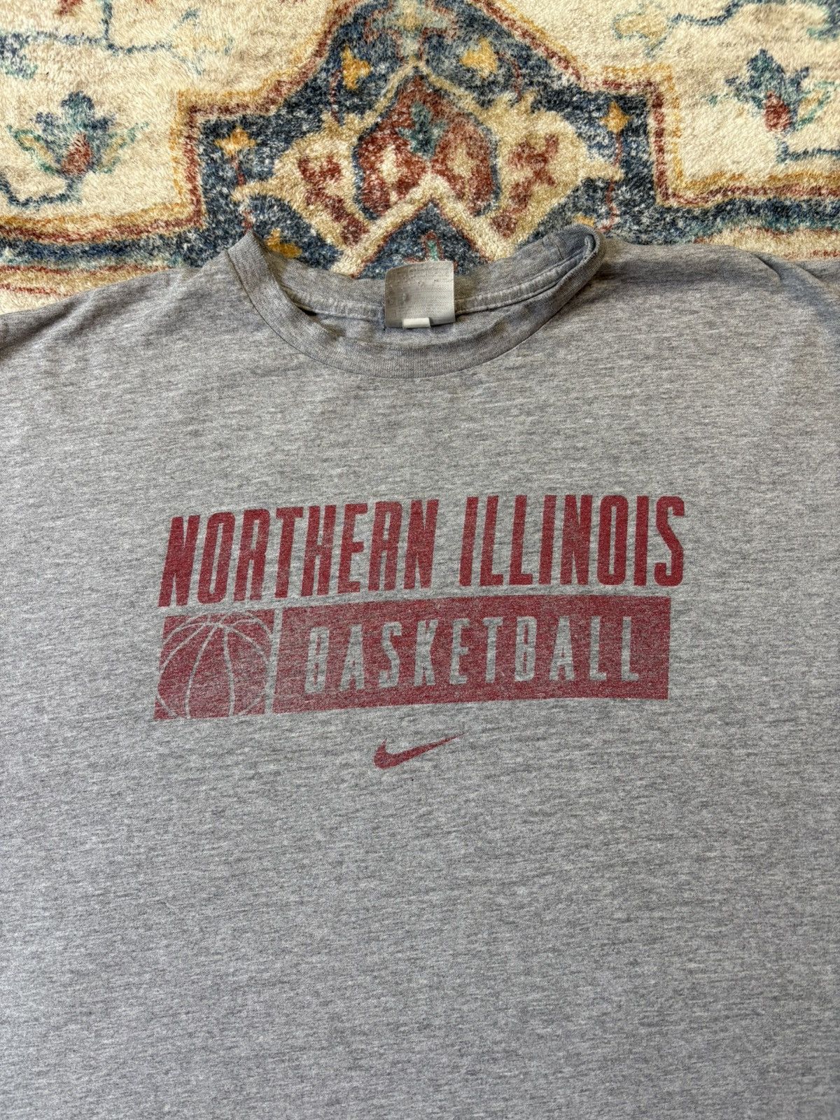 Nike Vintage Nike Northern Illinois Basketball T-shirt Size XL Size US XL / EU 56 / 4 - 4 Thumbnail