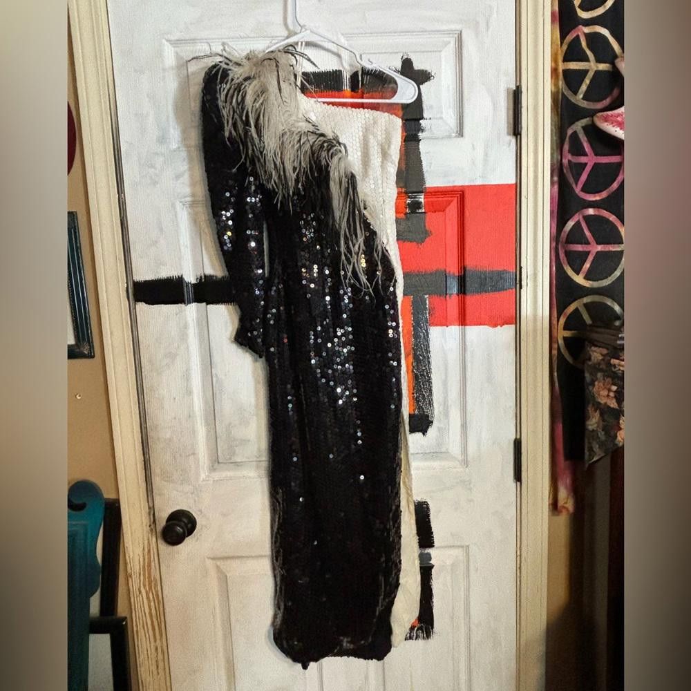 Designer Alyce designs size six black and white sequins ballgown Size M / US 6-8 / IT 42-44 - 1 Thumbnail