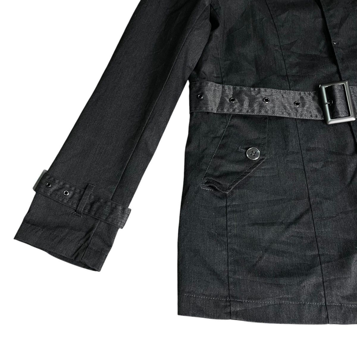 If Six Was Nine × Japanese Brand × Le Grande Bleu (L.G.B.) 🇯🇵 MEN'S BATSU BONDAGE BELTED PUNK GOTHIC MULTIPOCKET JACKET Size US L / EU 52-54 / 3 - 7 Thumbnail