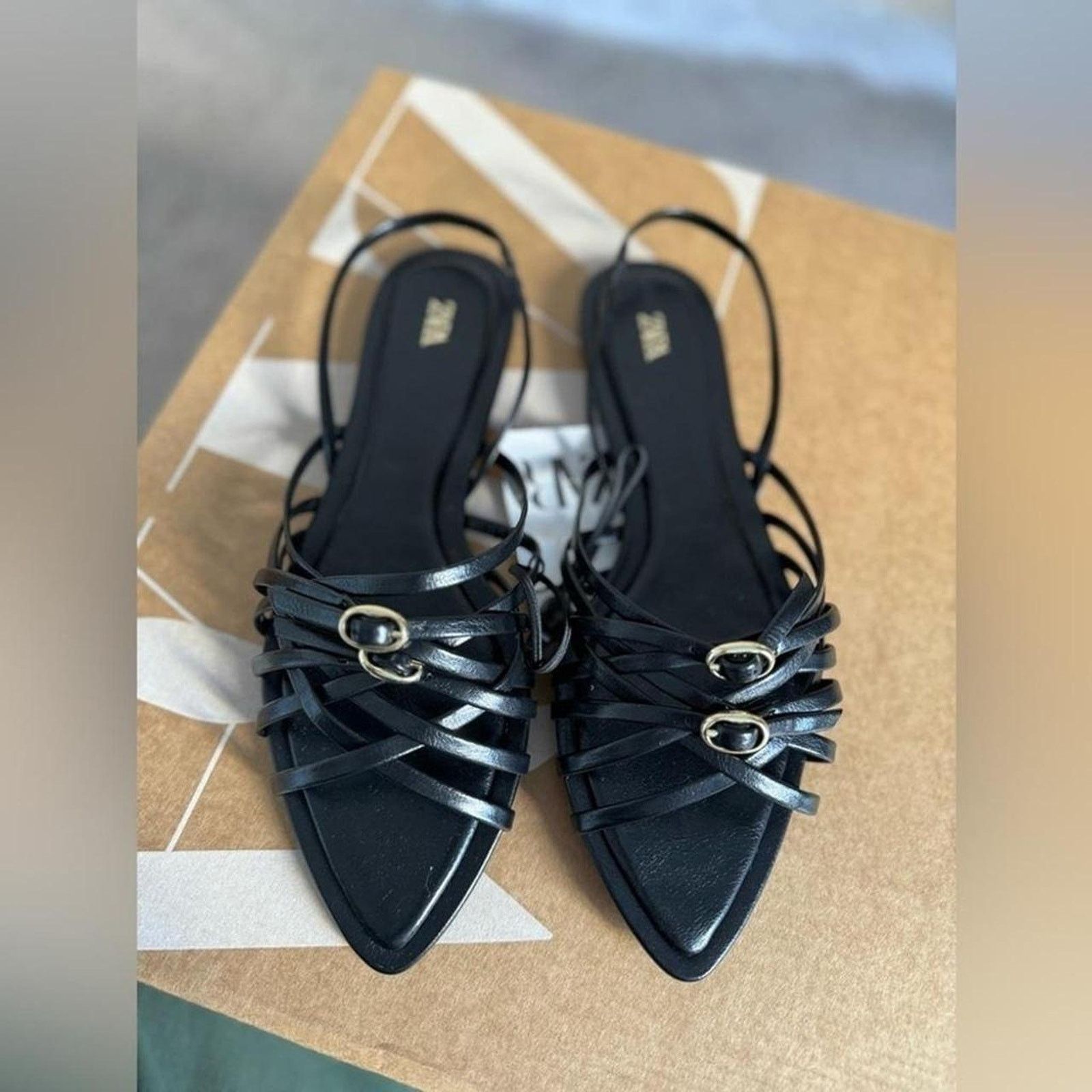Zara Flat sandals with thin crossed straps - Size 75 or 38 Size US 7.5 / IT 37.5 - 1 Thumbnail