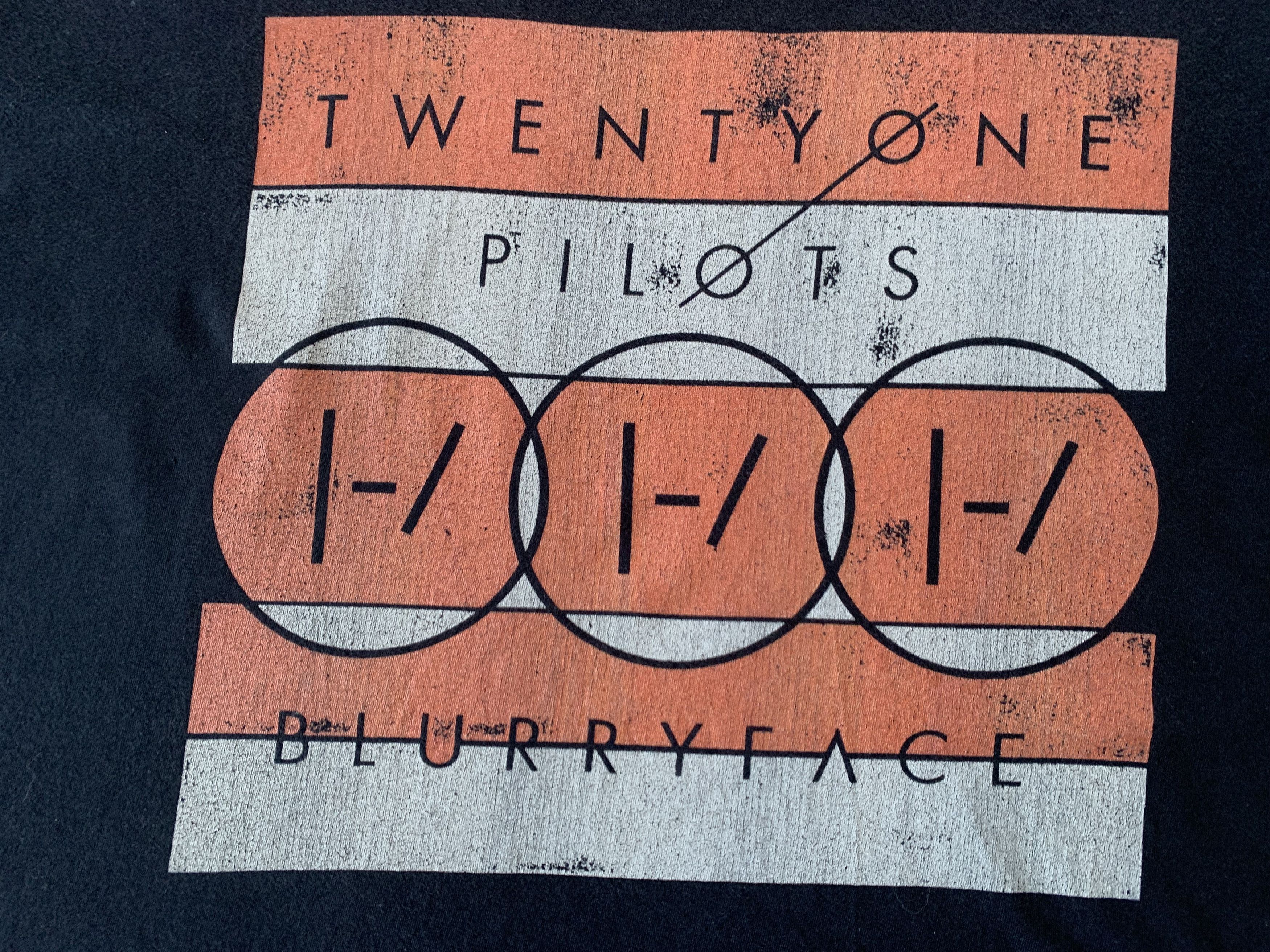 Band Tees × Gildan Twenty One Pilots Blurryface Gildan T Shirt Size US XL / EU 56 / 4 - 4 Thumbnail