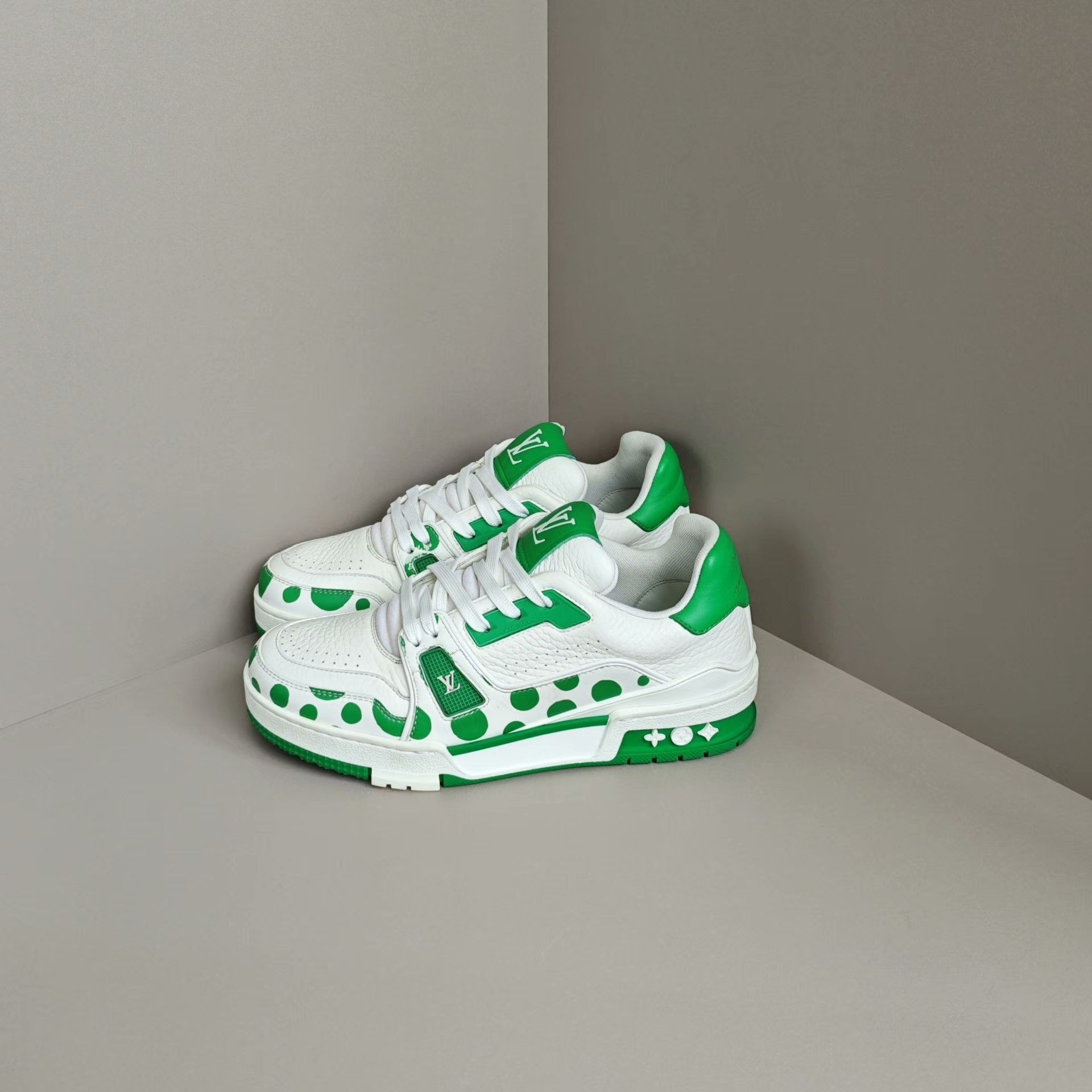 Louis Vuitton Louis Vuitton Training Green Lowtop Sneakers us_7 Women Size US 7 / IT 37 - 1 Thumbnail